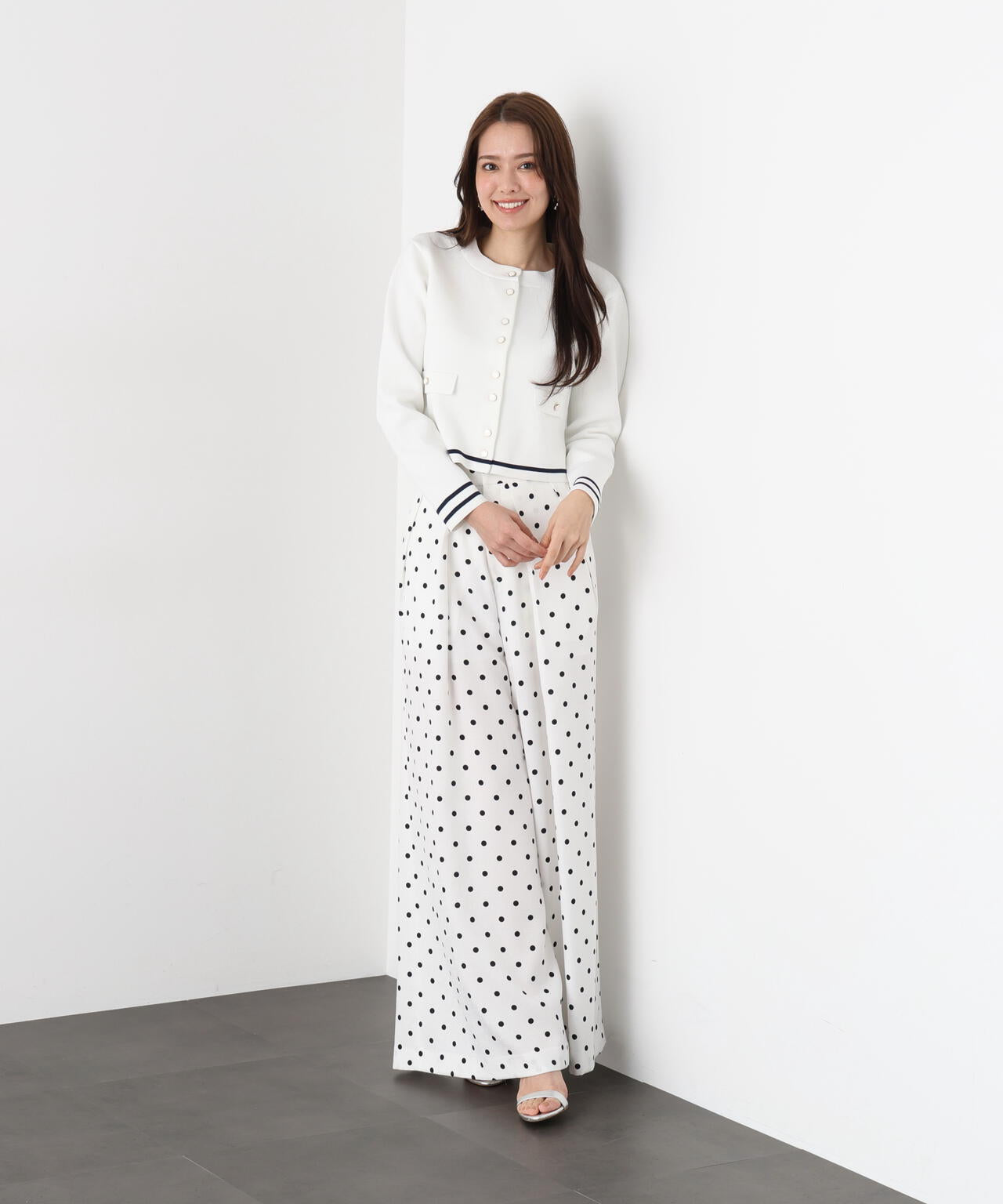 タックプリーツフレアパンツ
