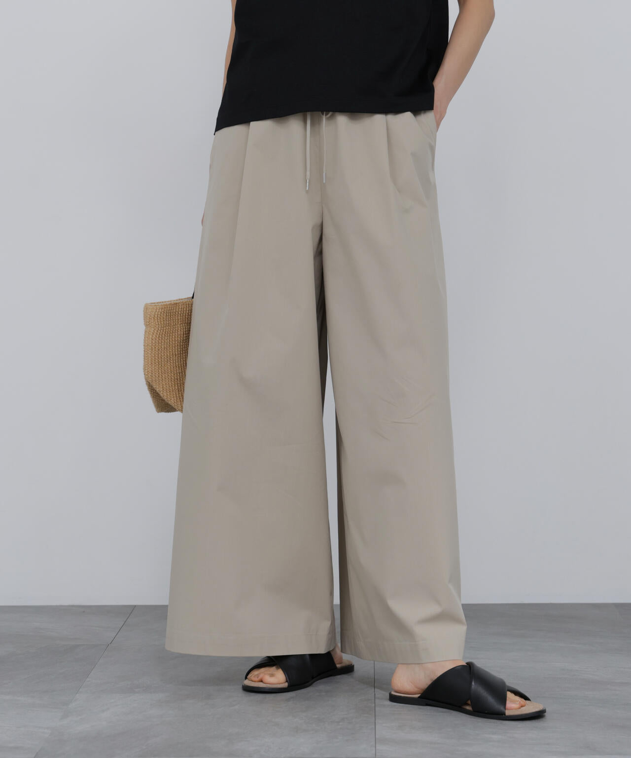 165cm/B:77cm/W:57cm/H:79cm 着用サイズ:M