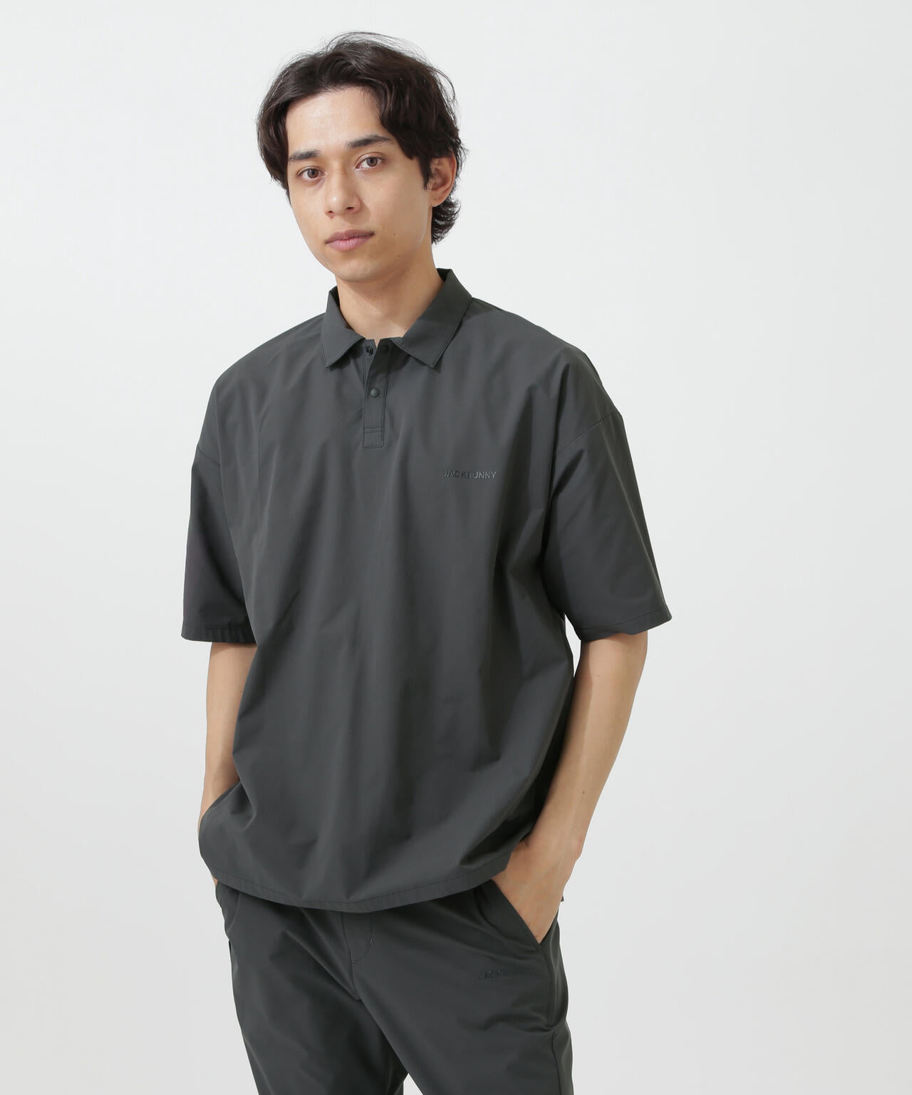 182cm C:84 W:71 H:89 着用サイズ:5