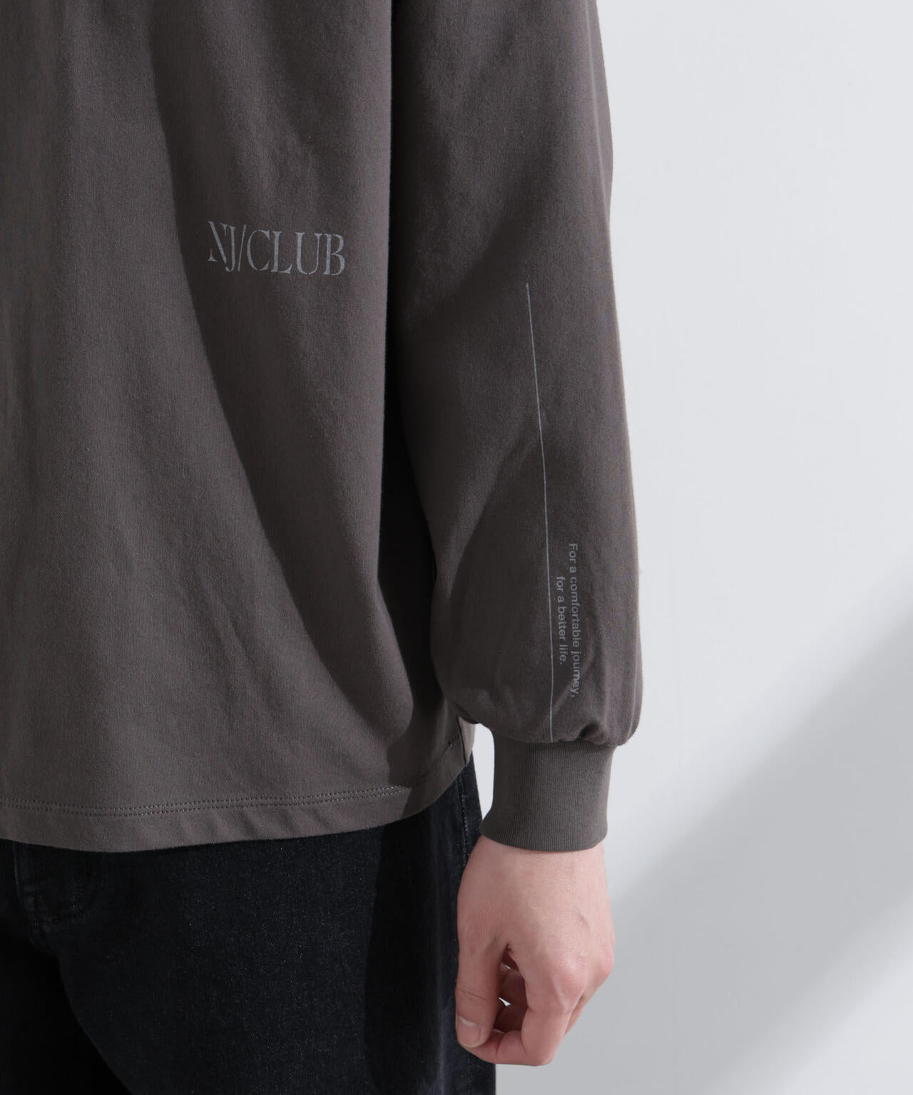 「NJ/CLUB」 ロゴプリントロングスリーブTシャツ