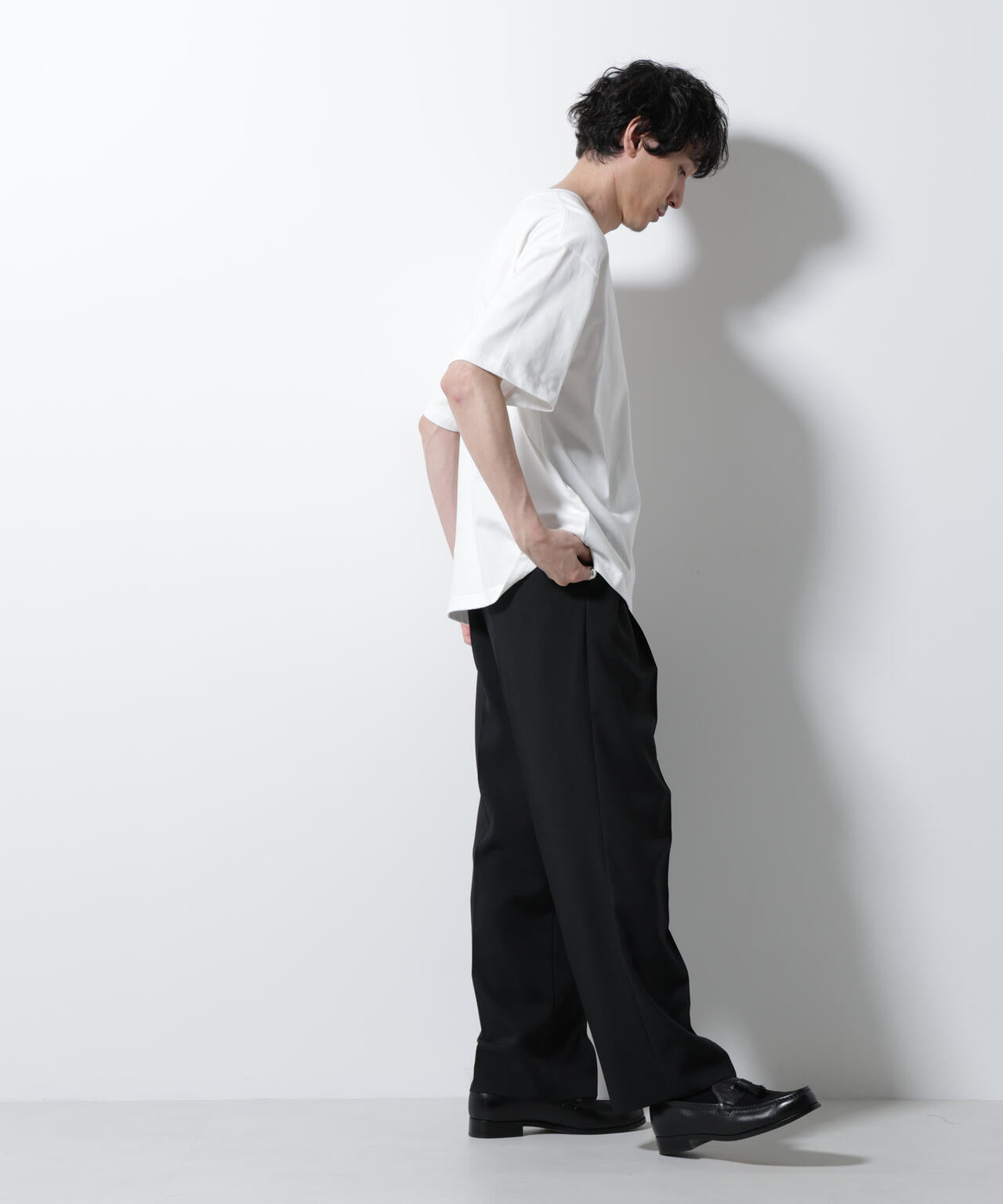 「Art & Craft」エディトリアル 刺繍Tシャツ