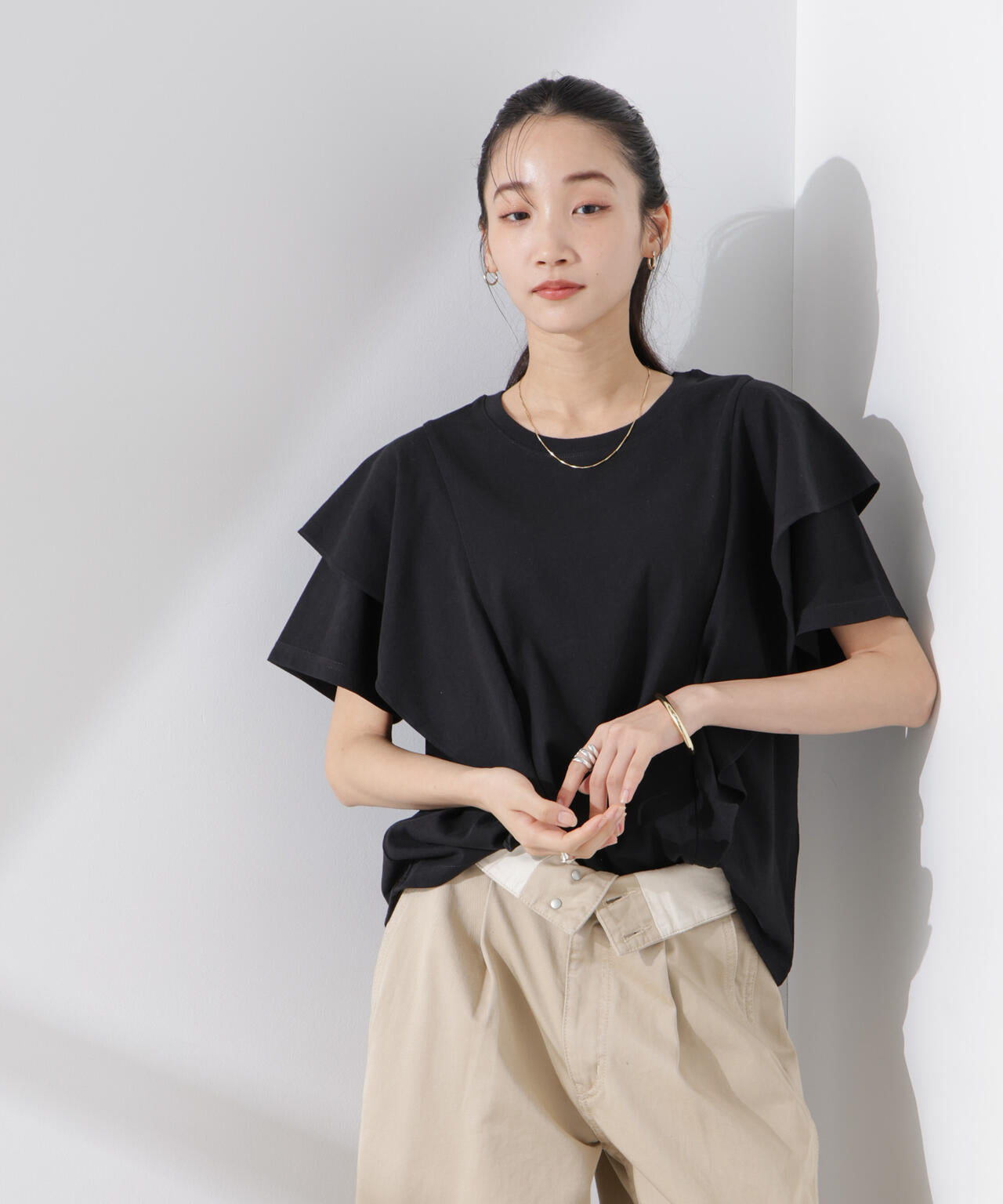 ラッフルデザインTシャツ