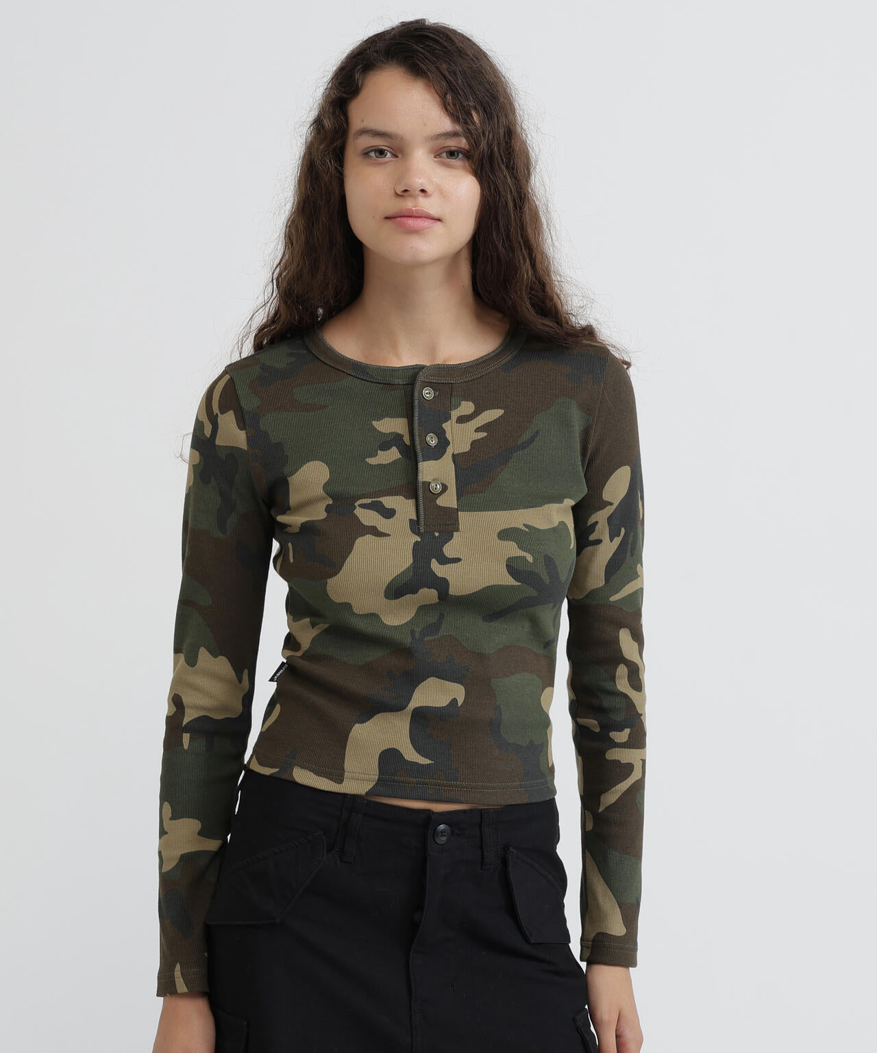 《WEB限定/DAILY/デイリー/WOMAN》RIB CAMO L/S HENLEY NECK T-SHIRT