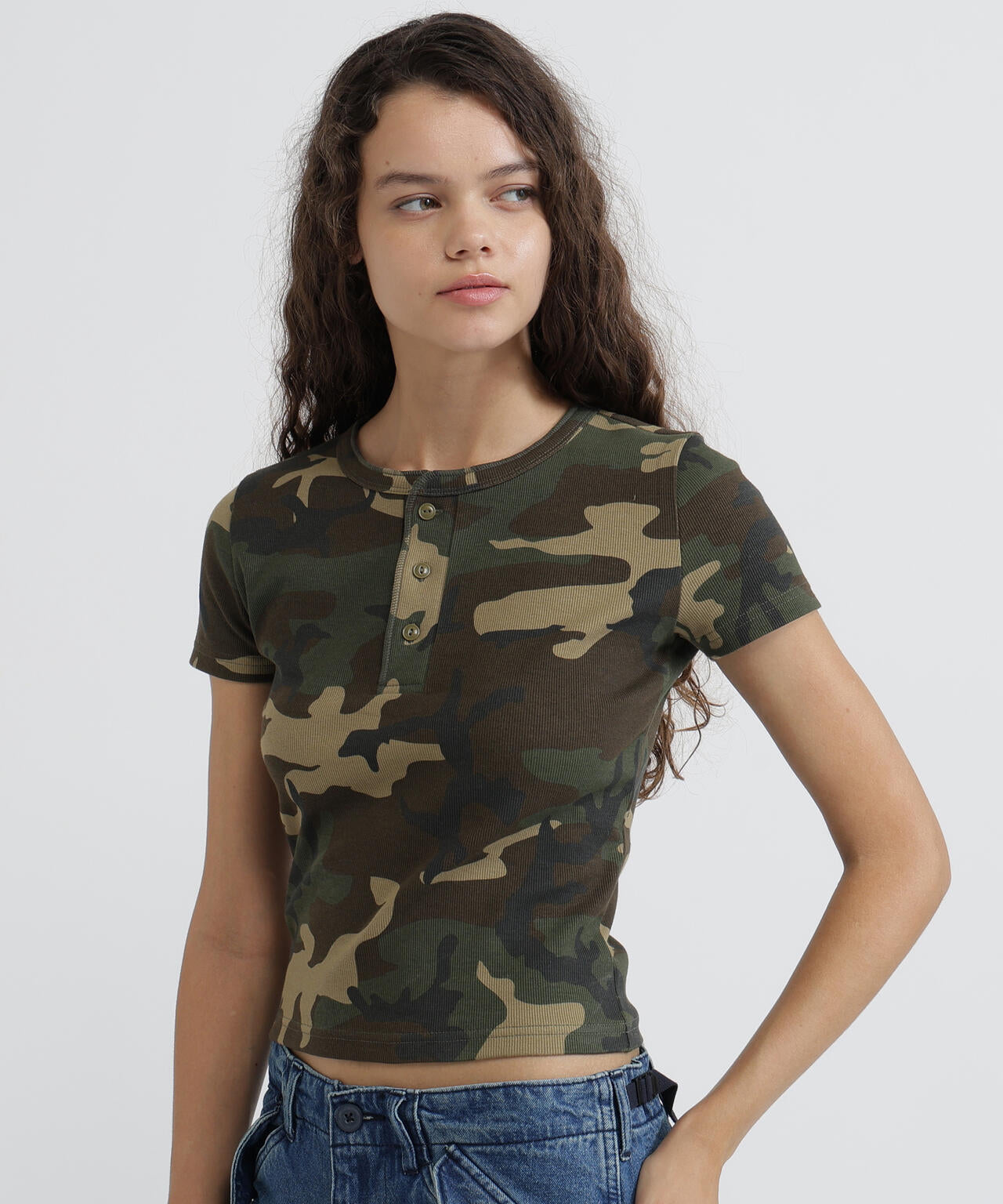《WEB限定/DAILY/デイリー/WOMAN》RIB CAMO S/S HENLEY NECK T-SHIRT