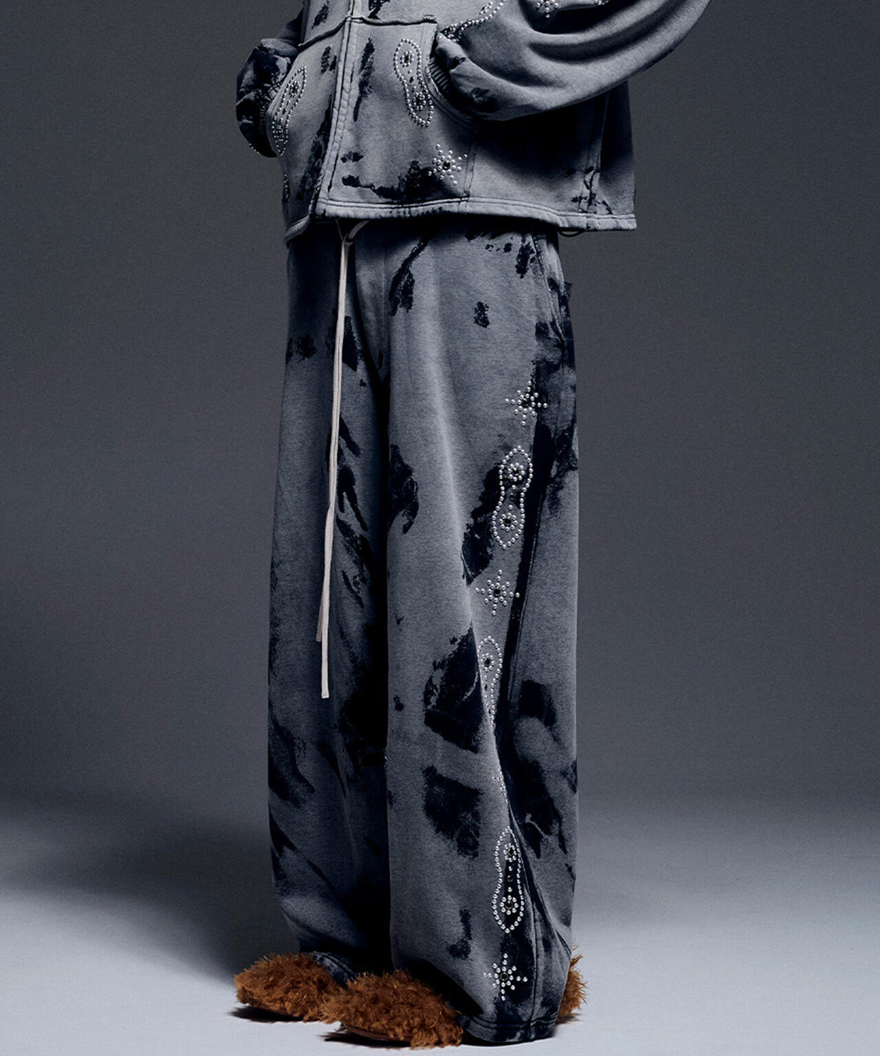 DankeSchon/ダンケシェーン/STUDS SWEAT BAGGY PANTS