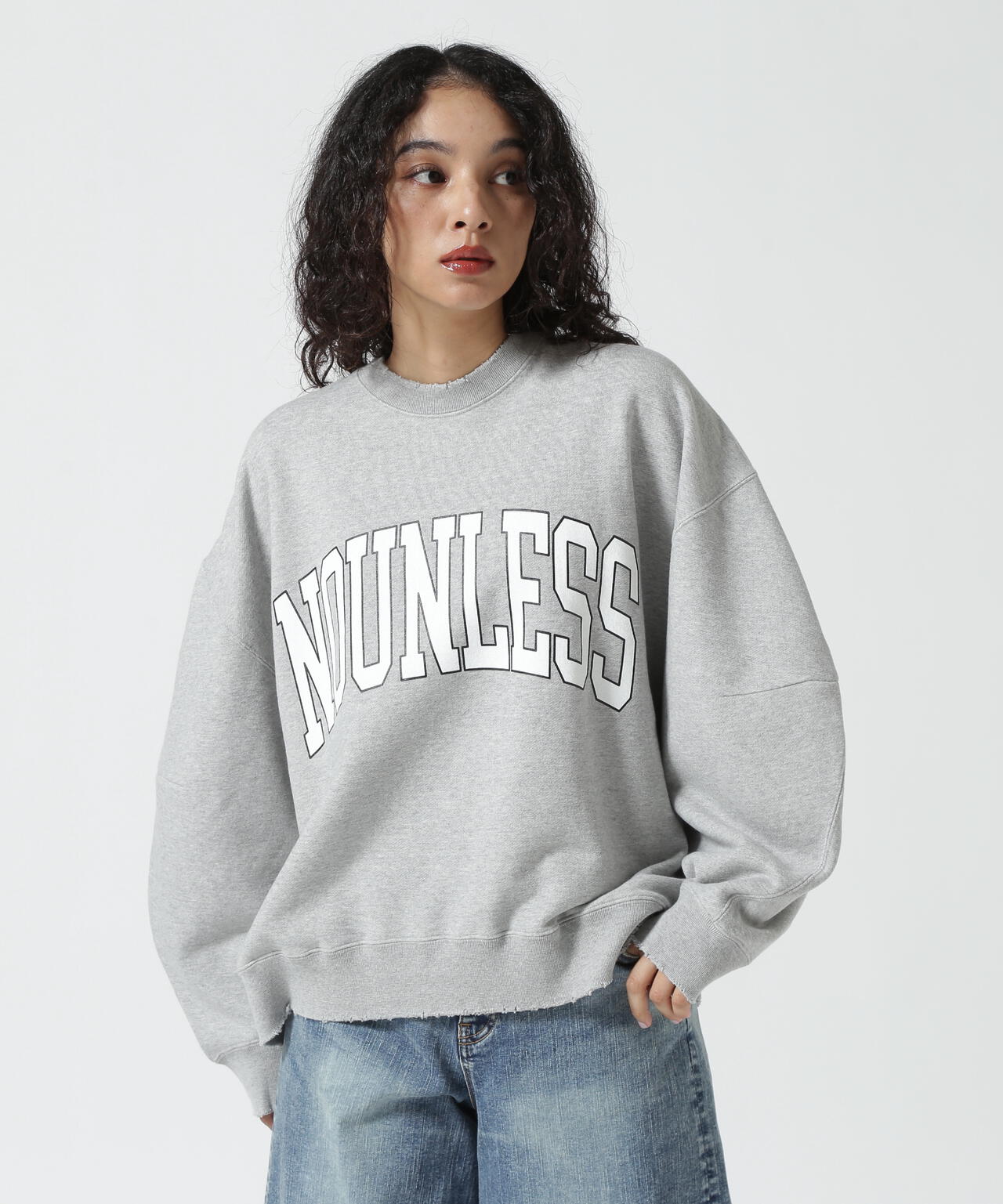 NOUNLESS(ナウンレス)別注COLLEGE LOGO OVER SWEAT