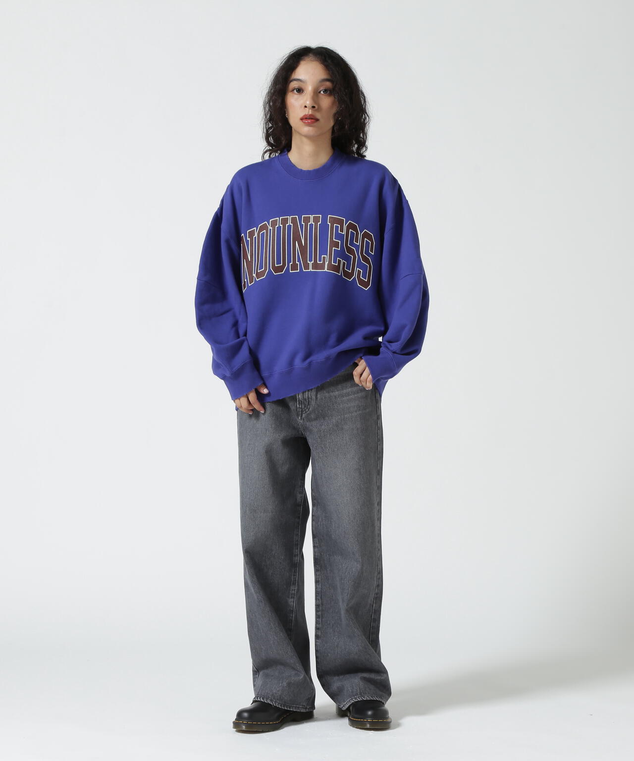 NOUNLESS(ナウンレス)別注COLLEGE LOGO OVER SWEAT