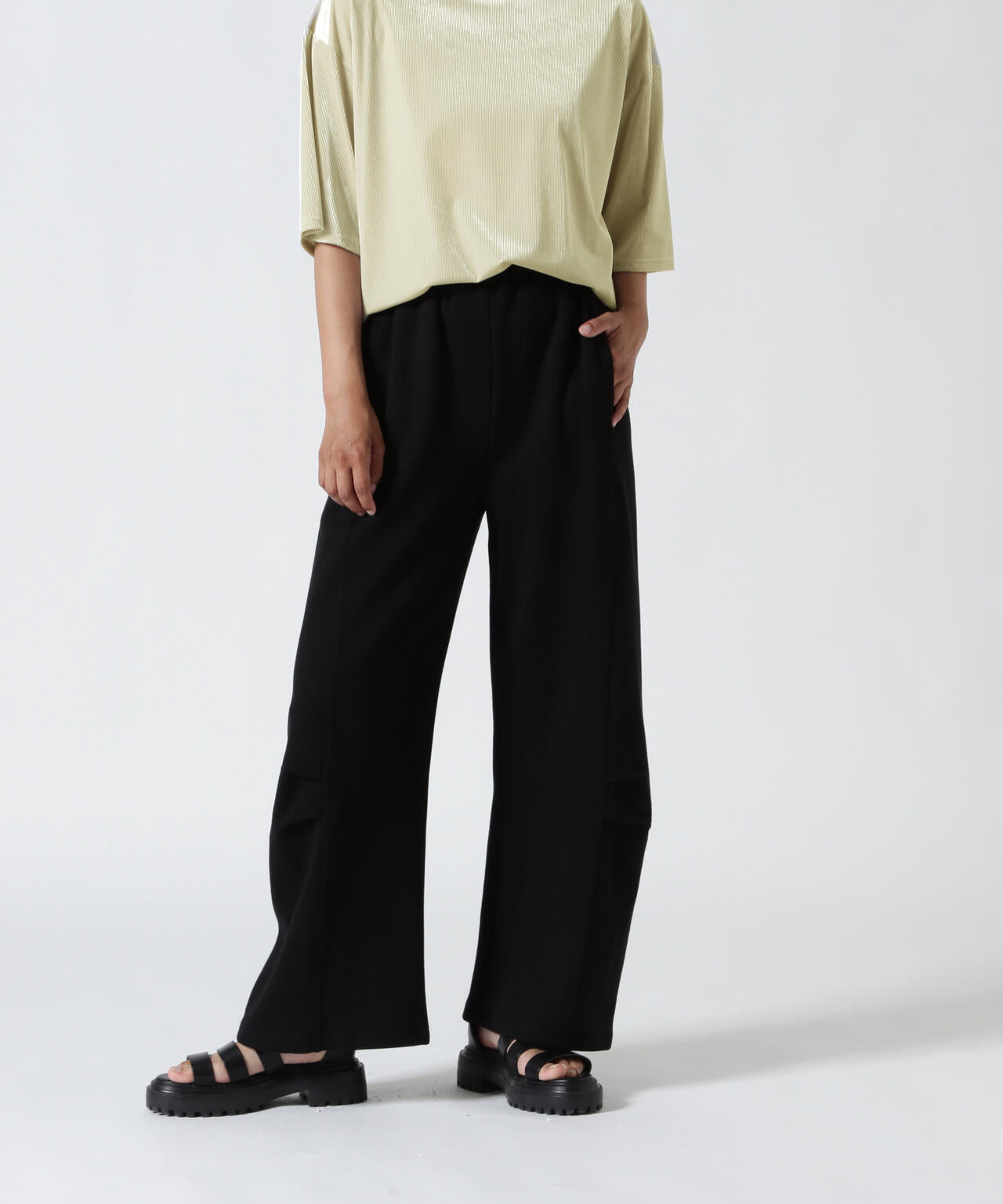 YENN(イエン)KNEE TUCK SWEAT PT /Y253-31078