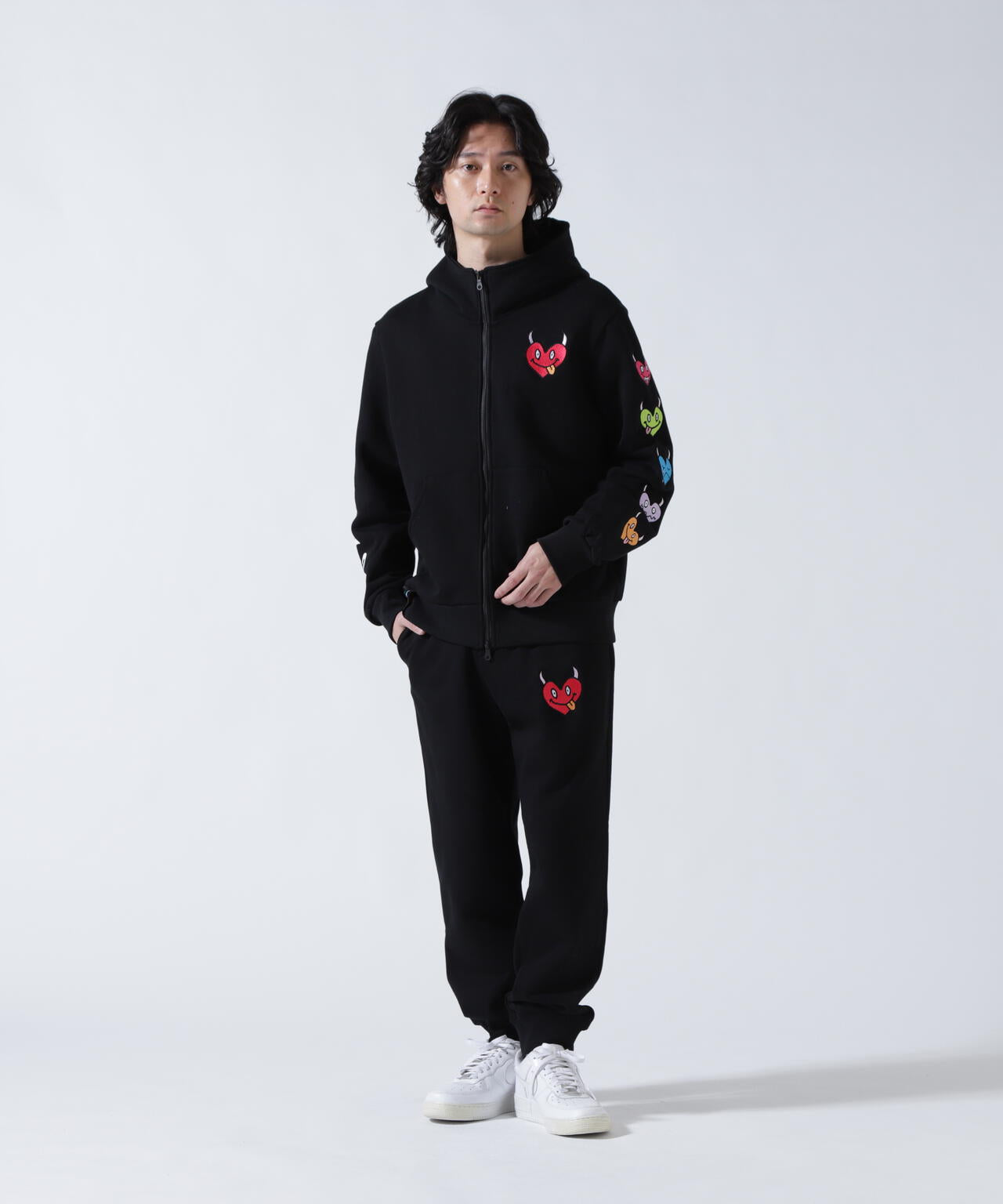 maxsix(マックスシックス)ONI HEART SWEAT PANTS