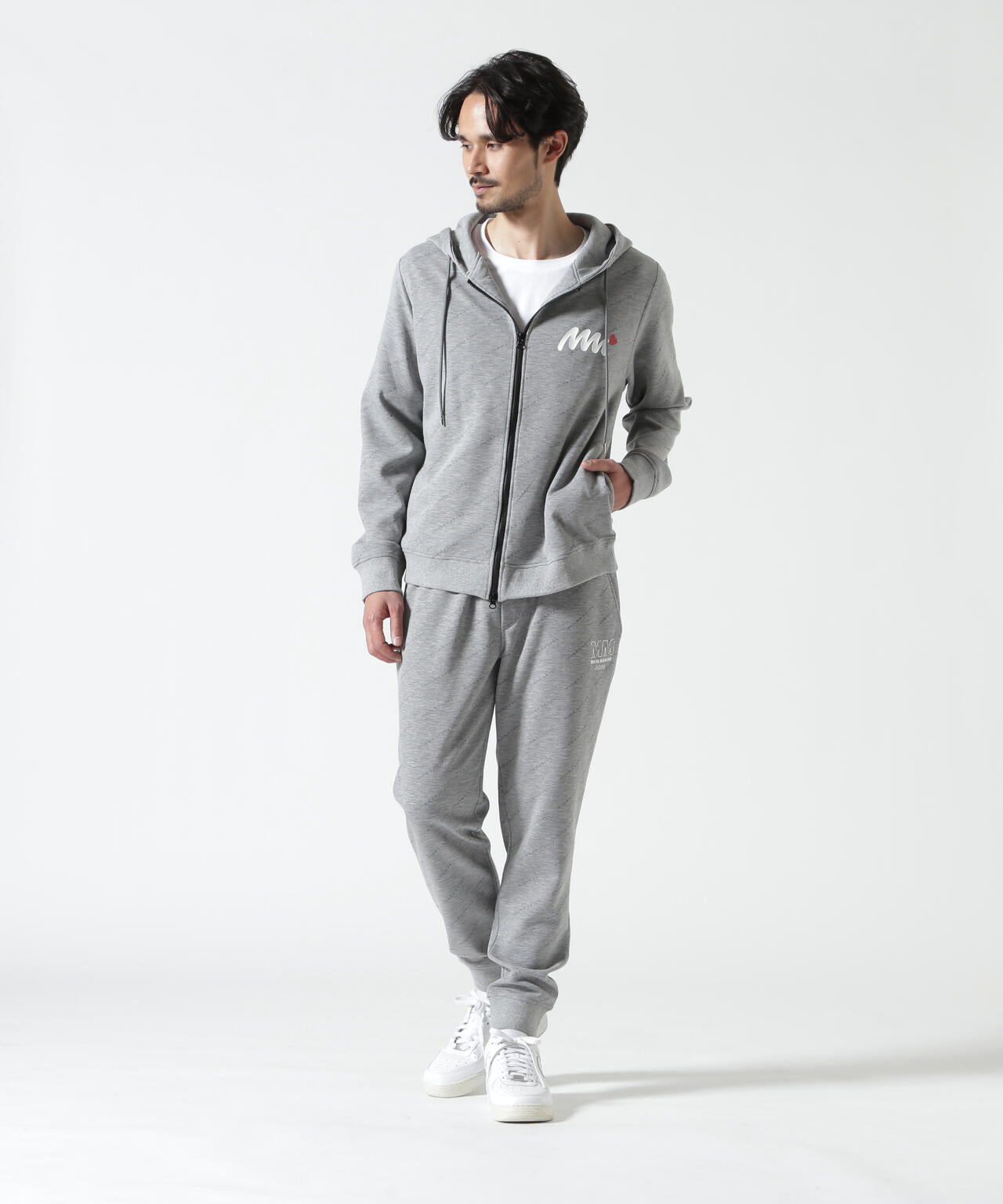 Height 178 Chest 92 Waist 76 hips 95 Shoes 27.0 着用サイズ:L