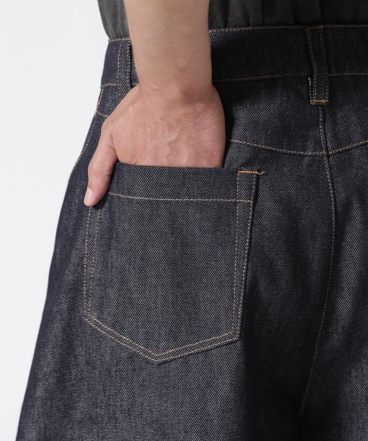 178cm B:92 W:76 H:95 着用サイズ:2
