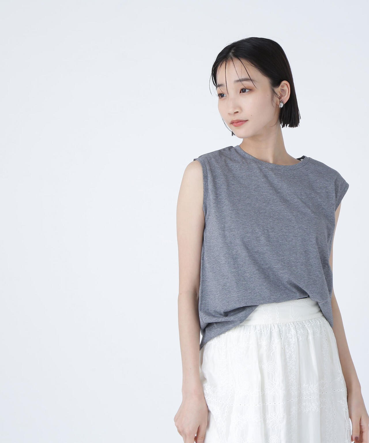 メタルプレートノースリーブカットソー*