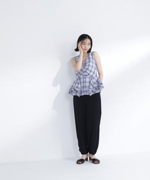 身長165　B:80 W:59 / H:85 / S:23.5 着用サイズ：FR