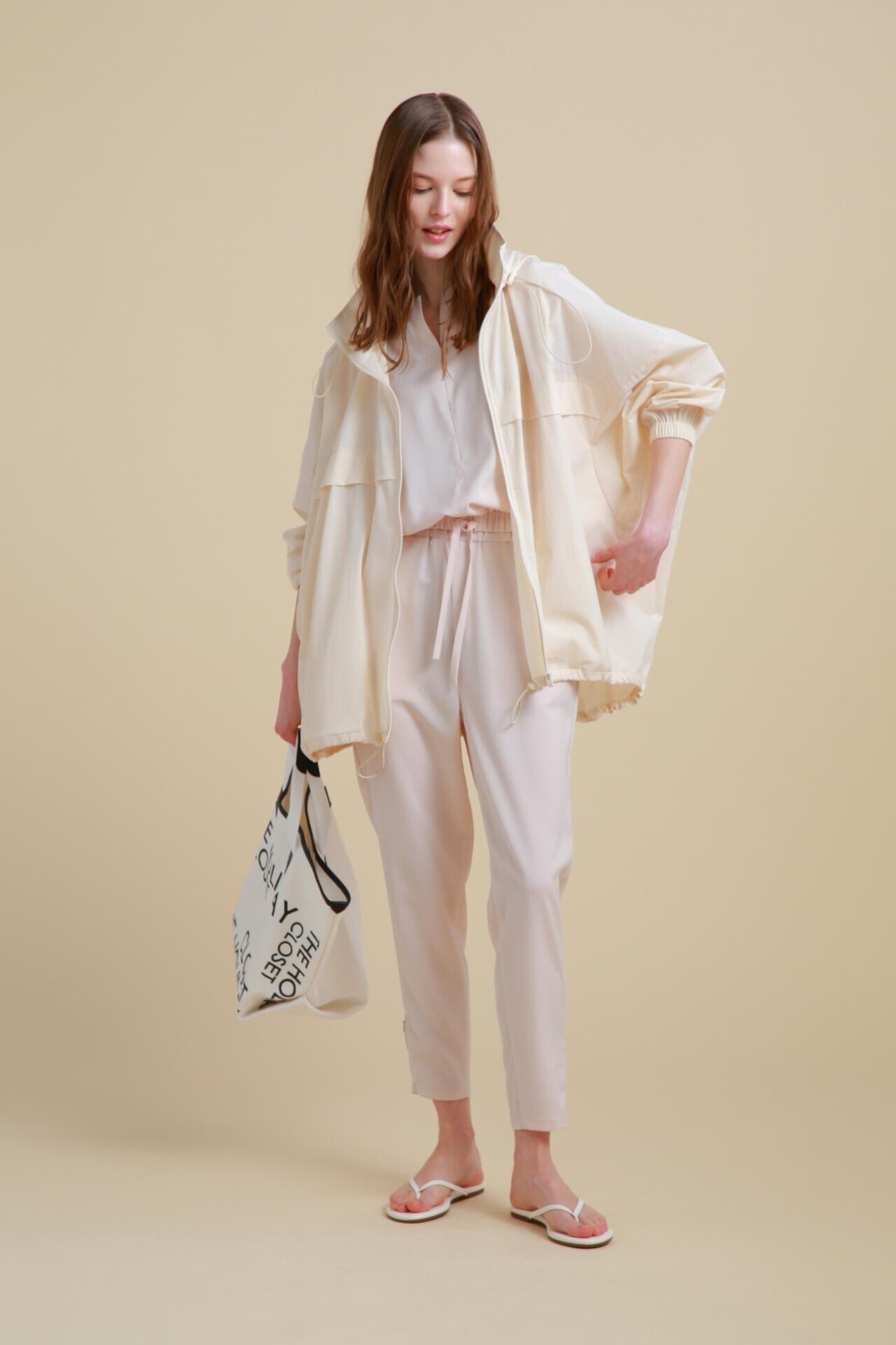 [THE HOLIDAY CLOSET]ドルマンフードコート