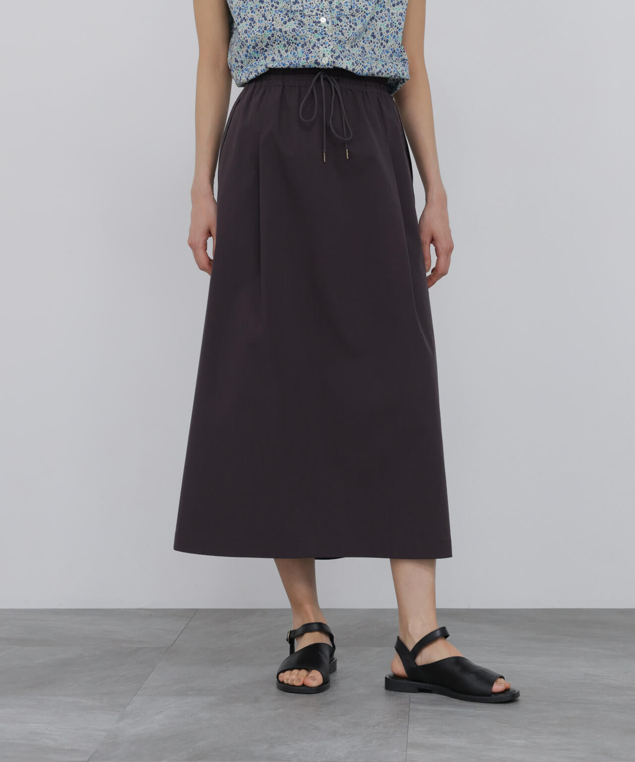 165cm/B:77cm/W:57cm/H:79cm 着用サイズ：M