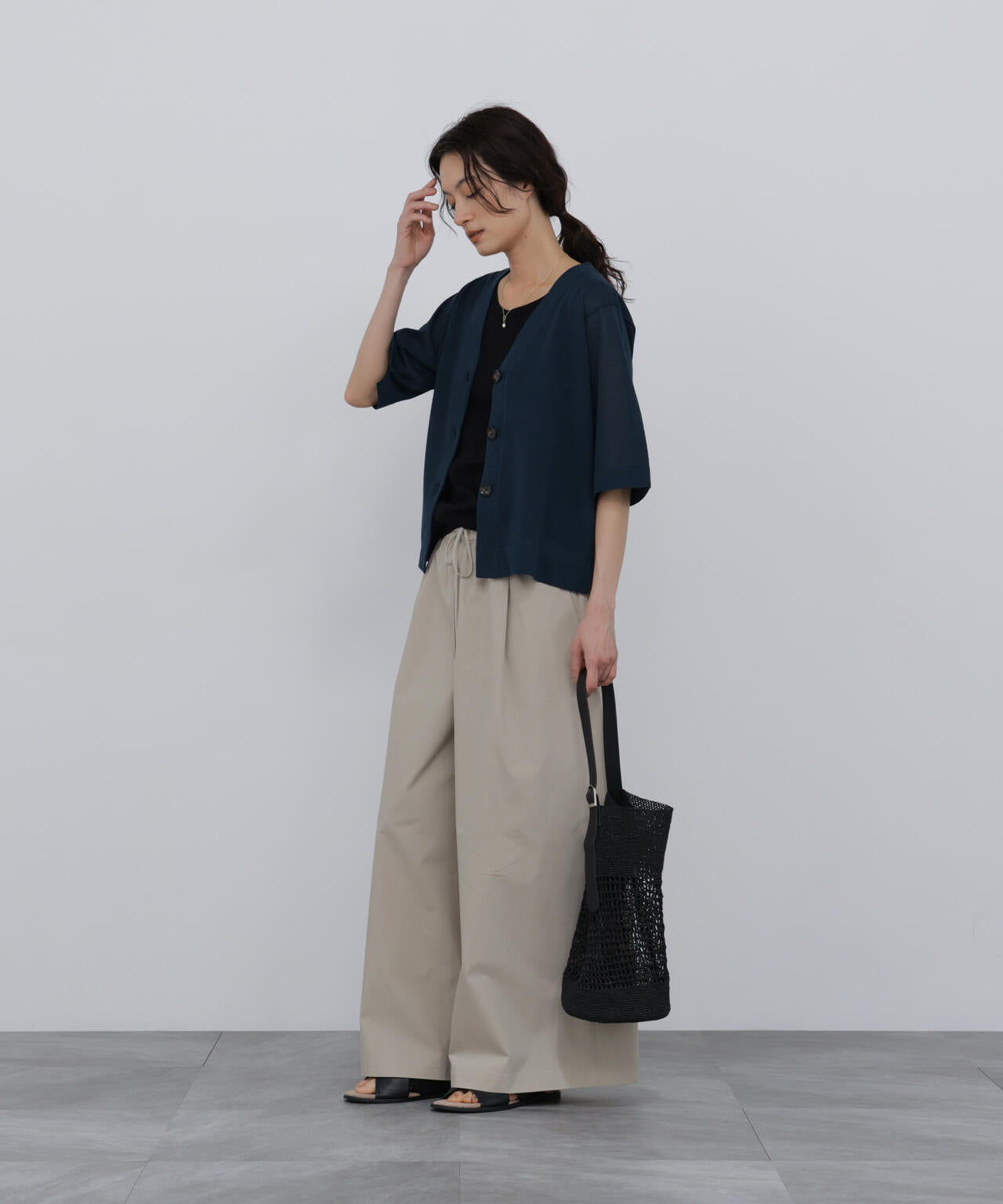 165cm/B:77cm/W:57cm/H:79cm 着用サイズ：M