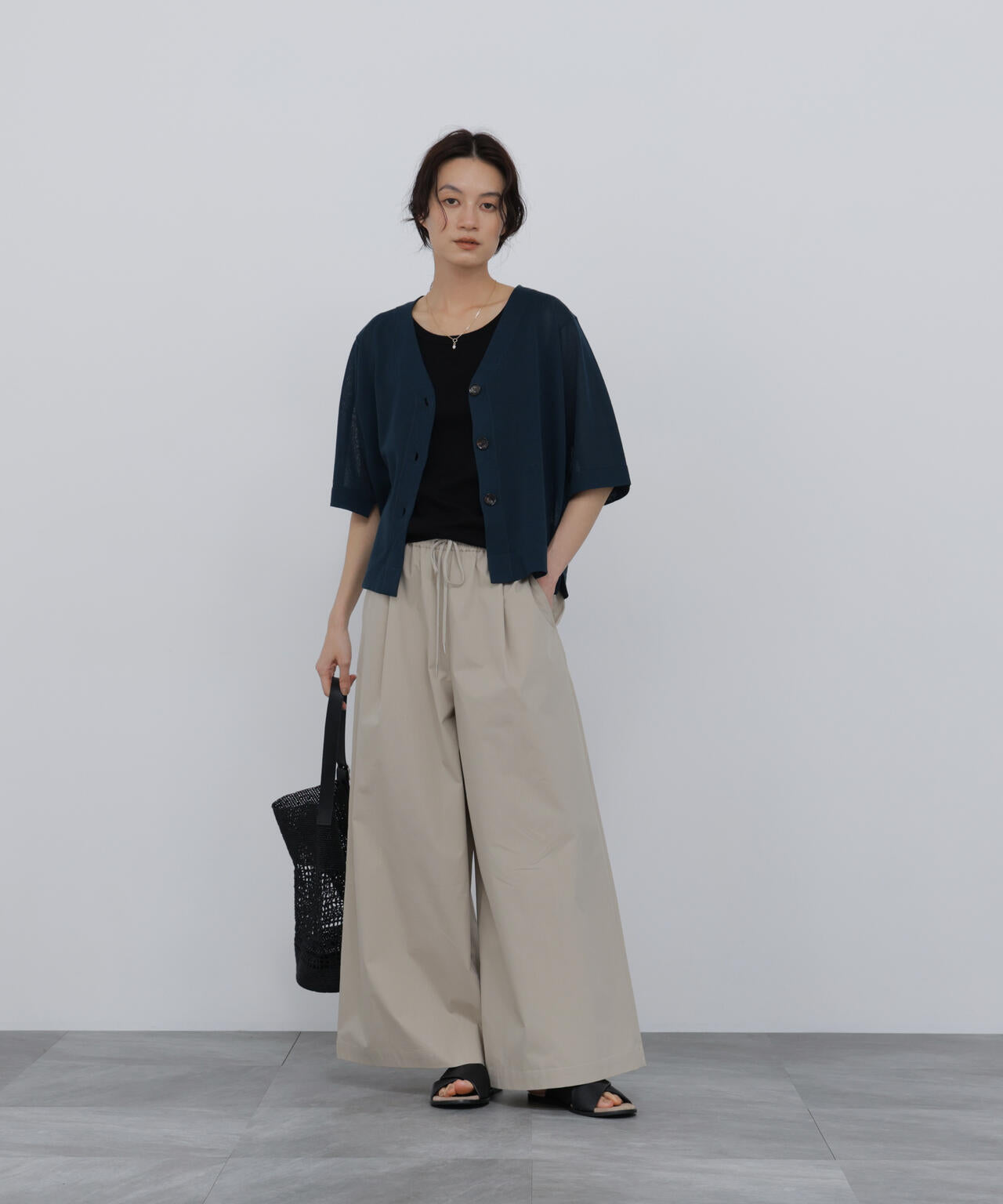 165cm/B:77cm/W:57cm/H:79cm 着用サイズ：M