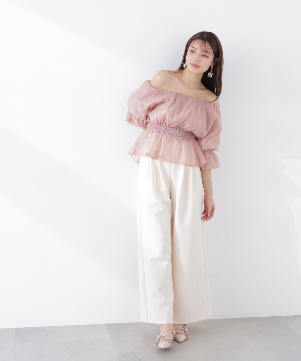 ＜加藤栞さん着用＞2wayオフショルフィッシュテールブラウス