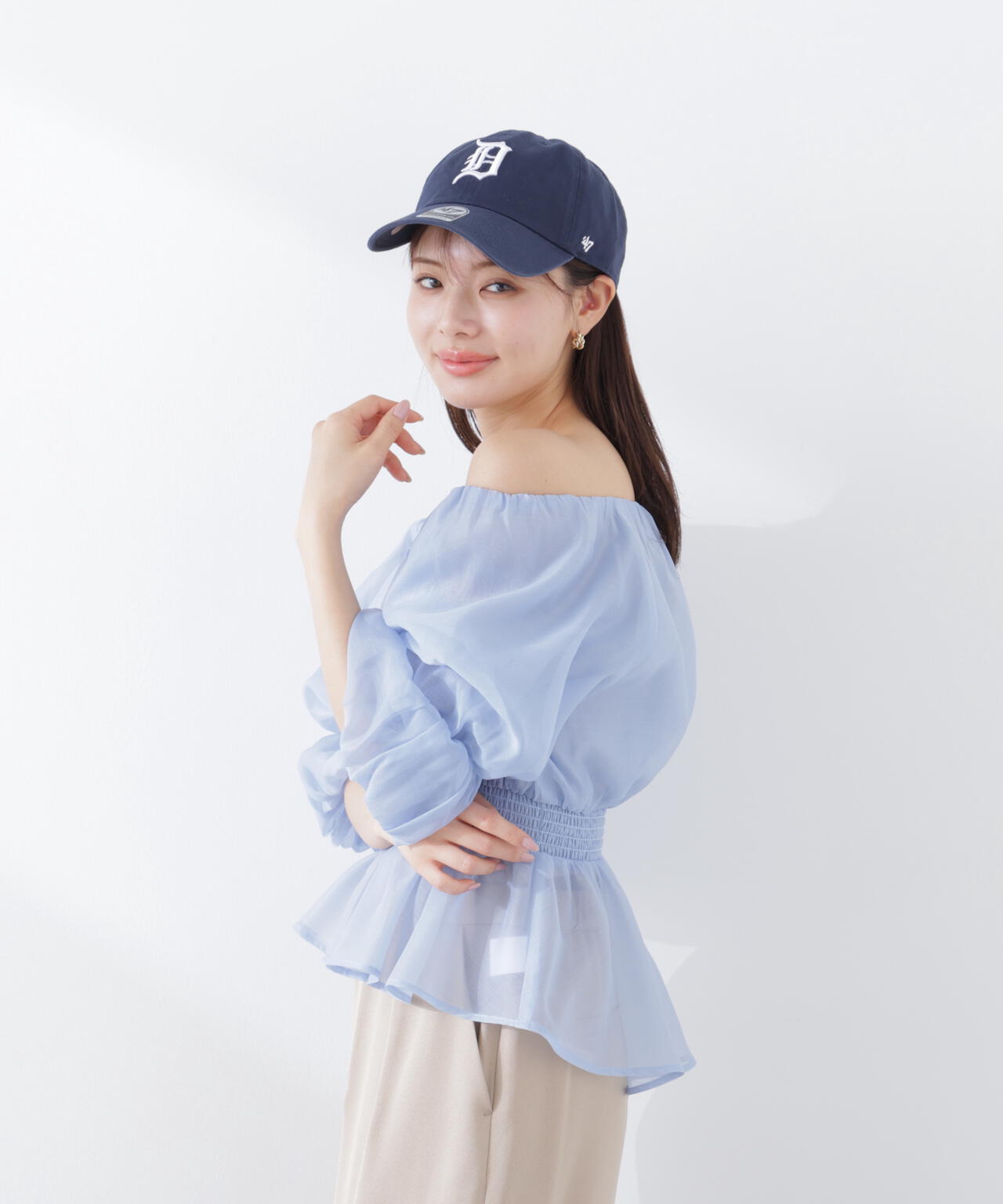 ＜加藤栞さん着用＞2wayオフショルフィッシュテールブラウス
