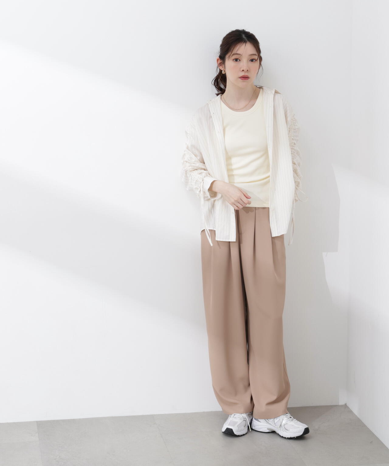 ＜加藤栞さん着用＞〈a/mie〉ドロストスリーブシャツ