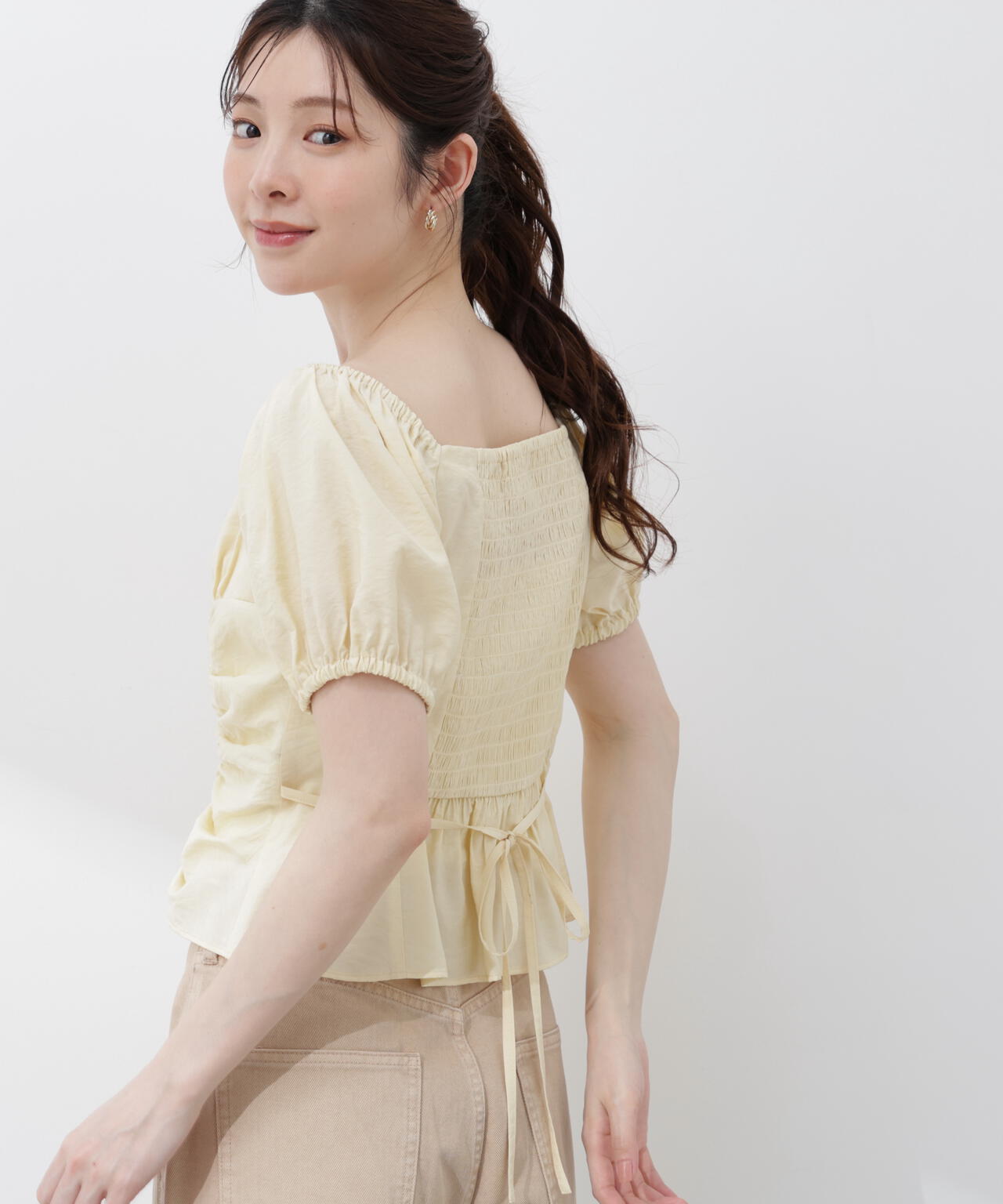 ＜加藤栞さん着用＞〈a/mie〉パフスリーブドロストブラウス