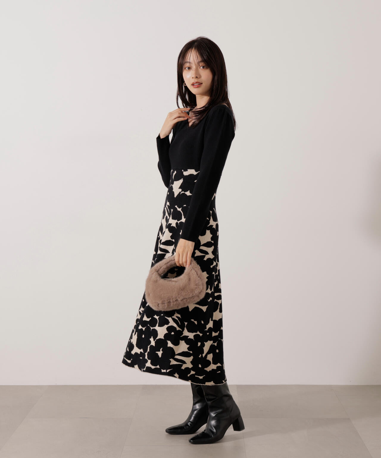 ＜加藤栞さん着用＞ジャガードフラワーニットワンピース