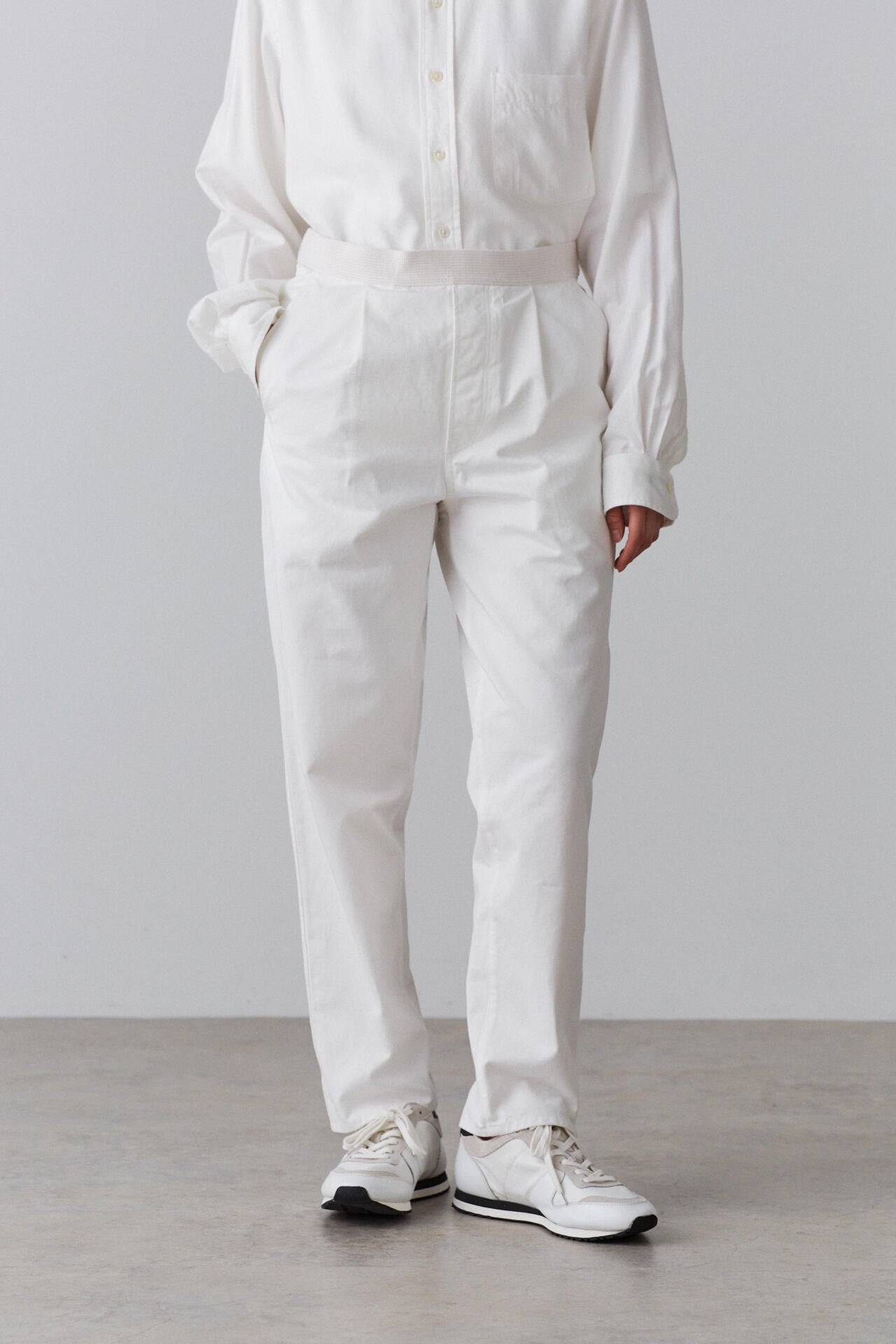 Y / ORGANIC COTTON CHINO BELTED TROUSERS