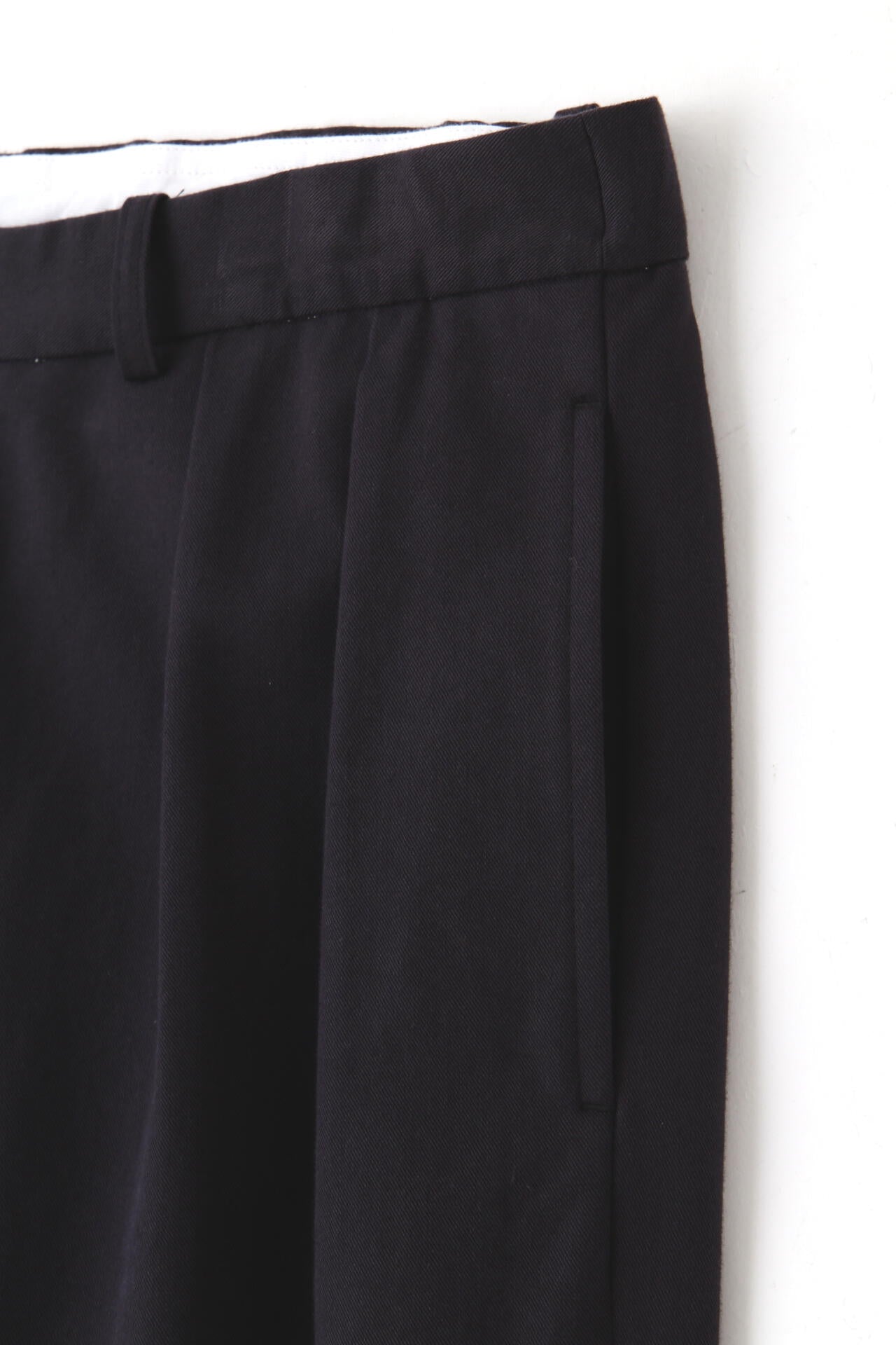 Ｙ / ORGANIC COTTON TENCEL CHINO TROUSERS