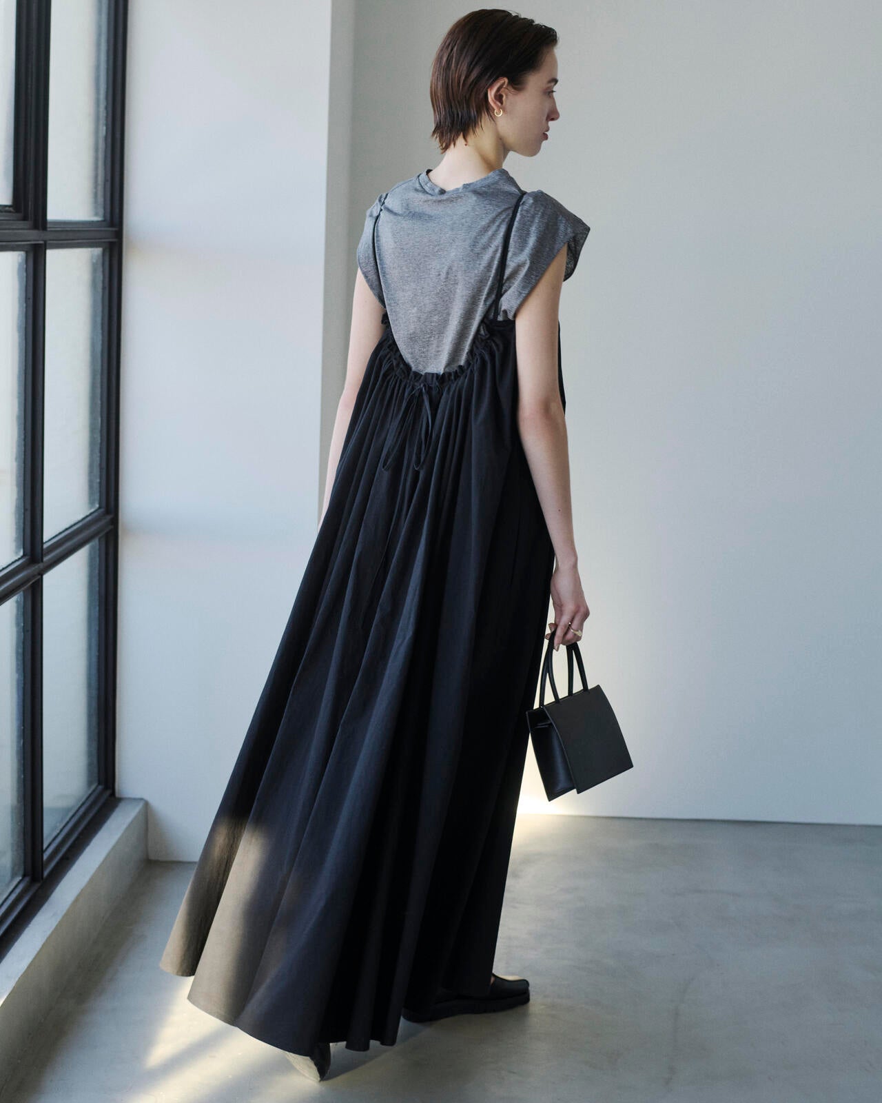 STUDIO NICHOLSON / TYPEWRITER COTTON GATHERED BACK DRESS(PETITE FIT)
