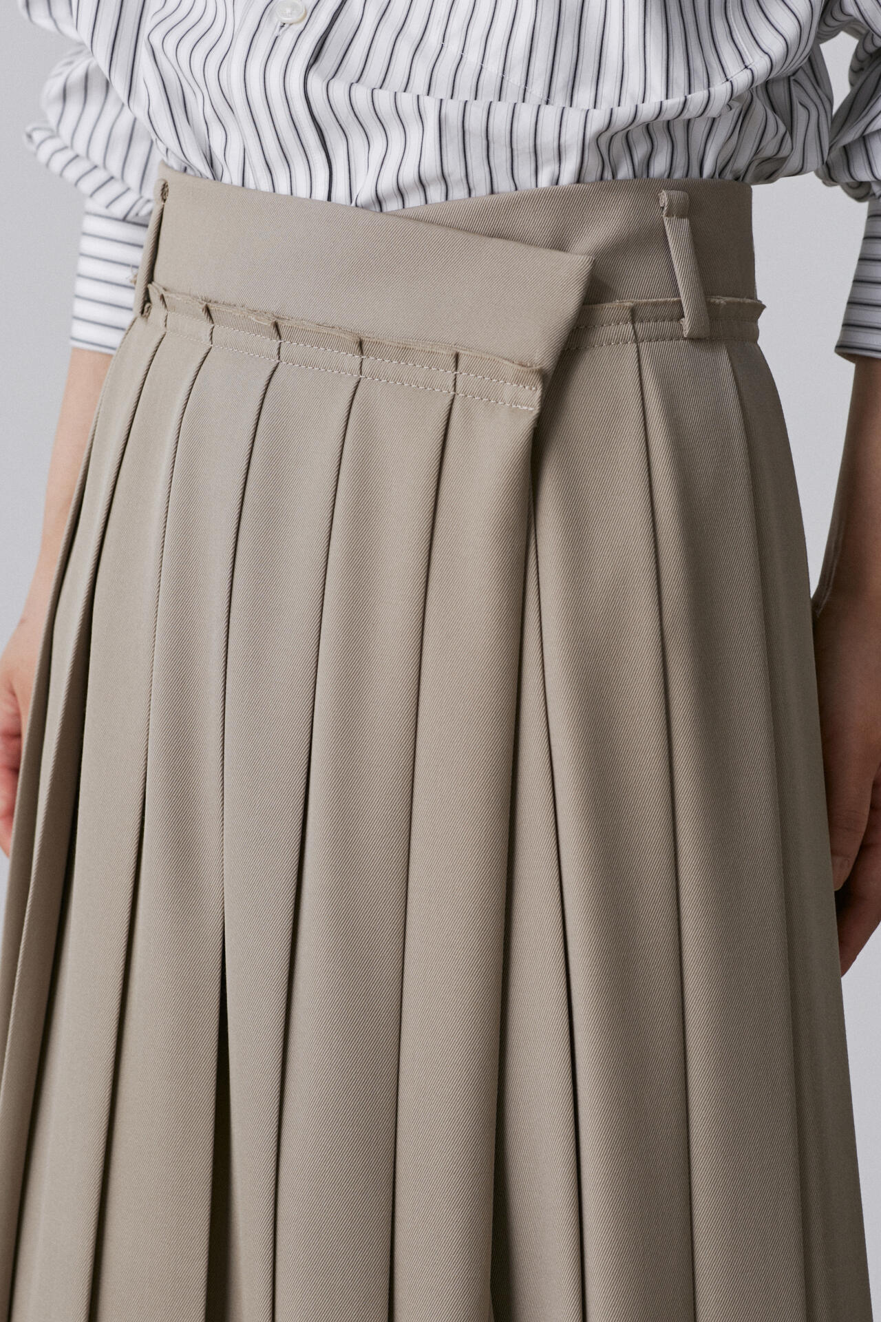YLEVE / WOOL SURGE PLEATED  SKIRT