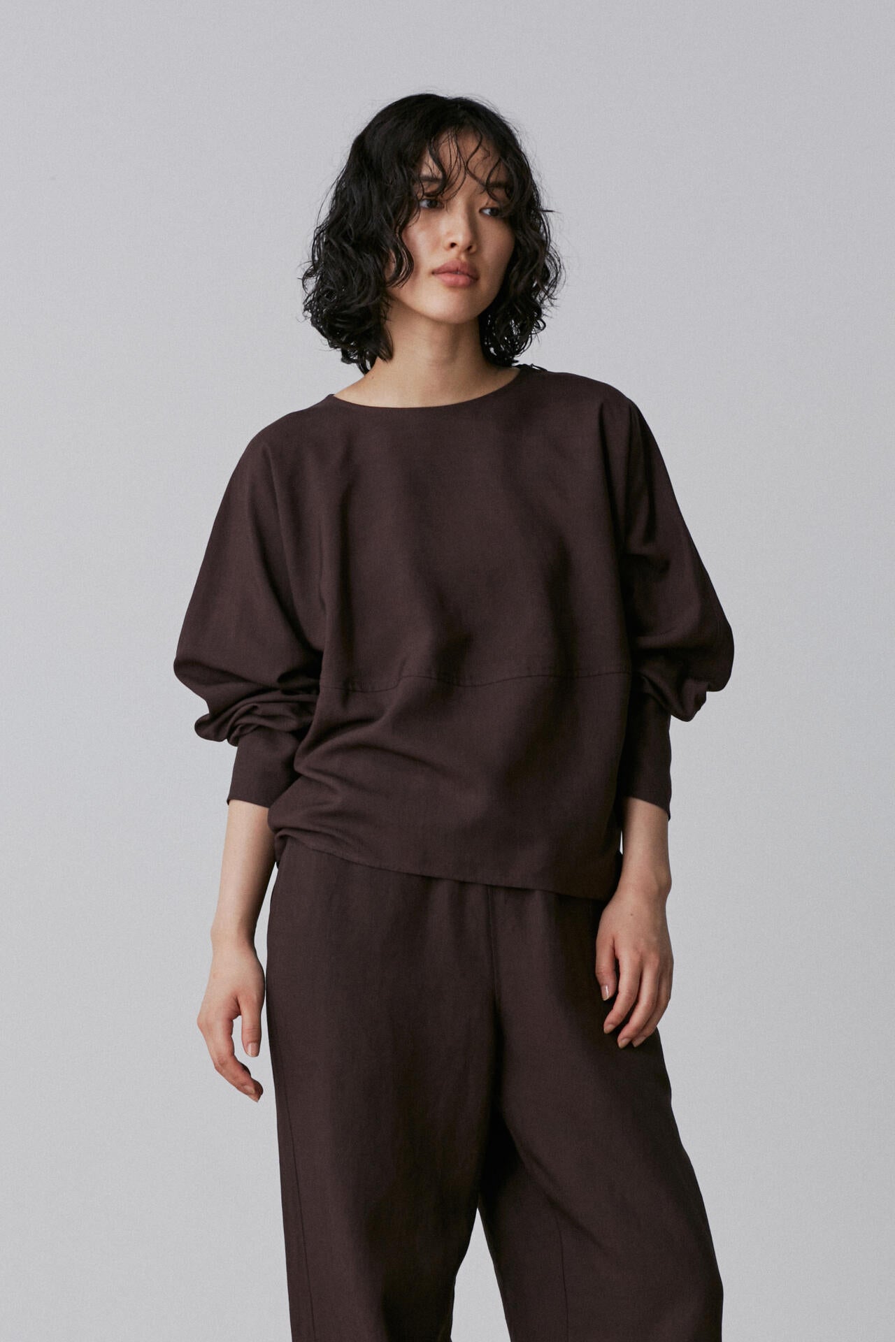 YLEVE / TENCEL PULL OVER BLOUSE