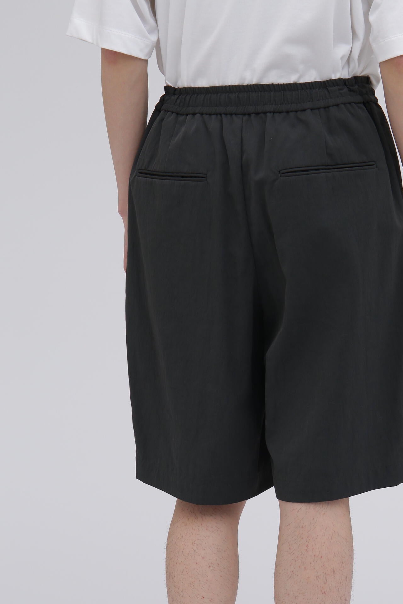ATON / COTTON LINEN VOILE TWO TUCKED EASY SHORTS