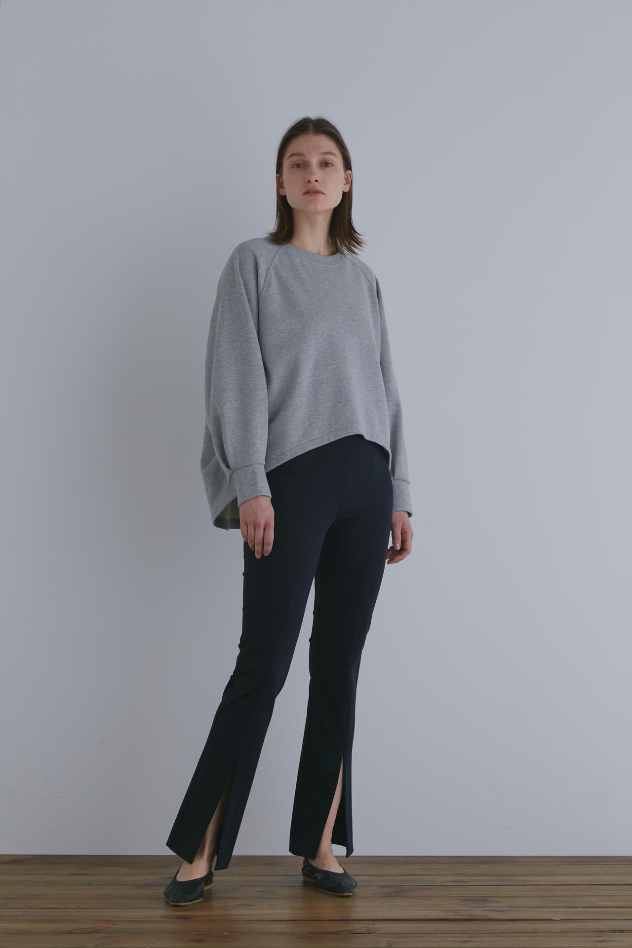 【EC限定】ハイストレッチフロントスリットパンツ（＋10cm丈）