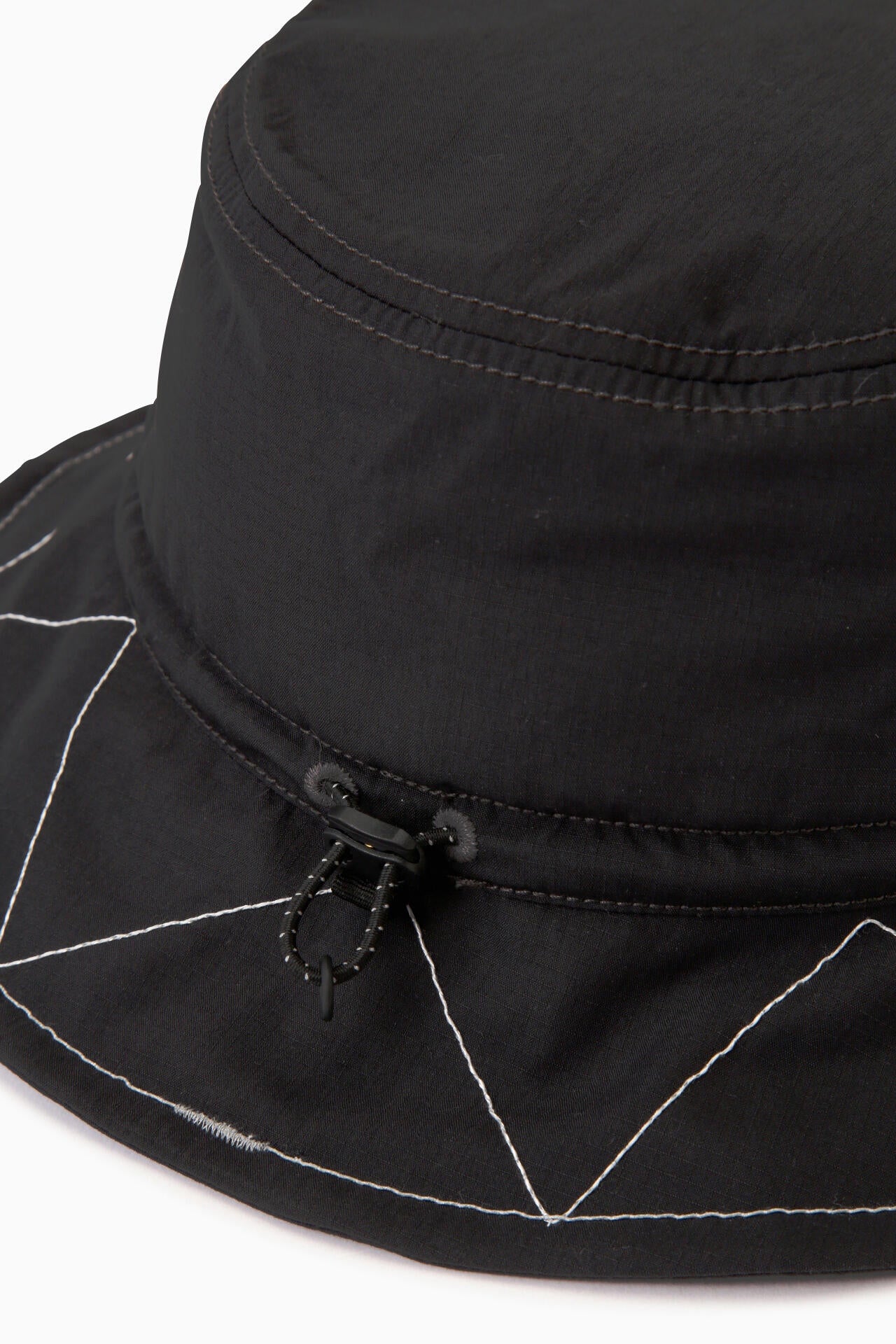 GRAMICCI × and wander zigzag stitch hat