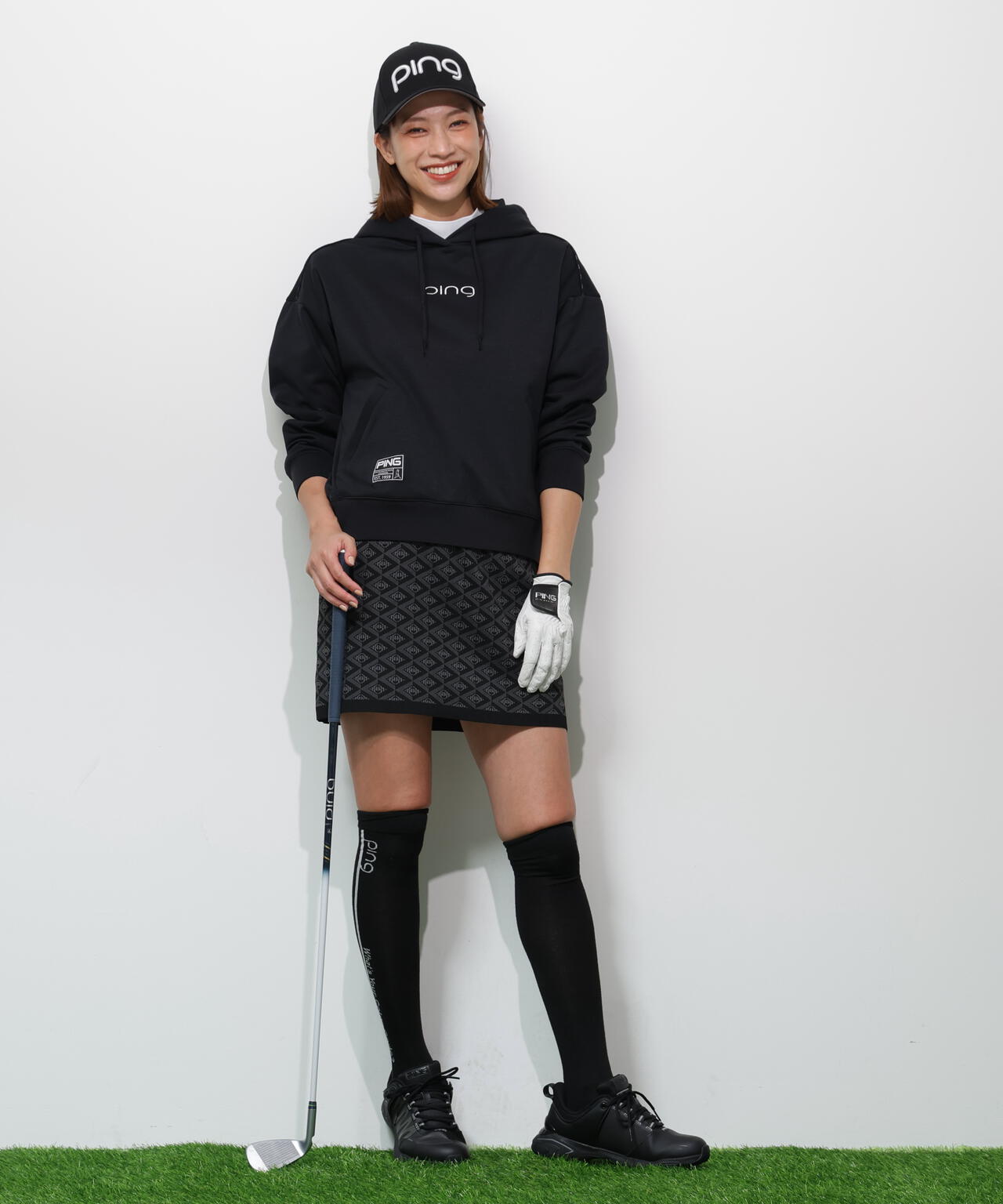 【PING APPAREL】エンボスロゴスウェットフーディプルオーバー ＜GOLD＞ (LADIES)