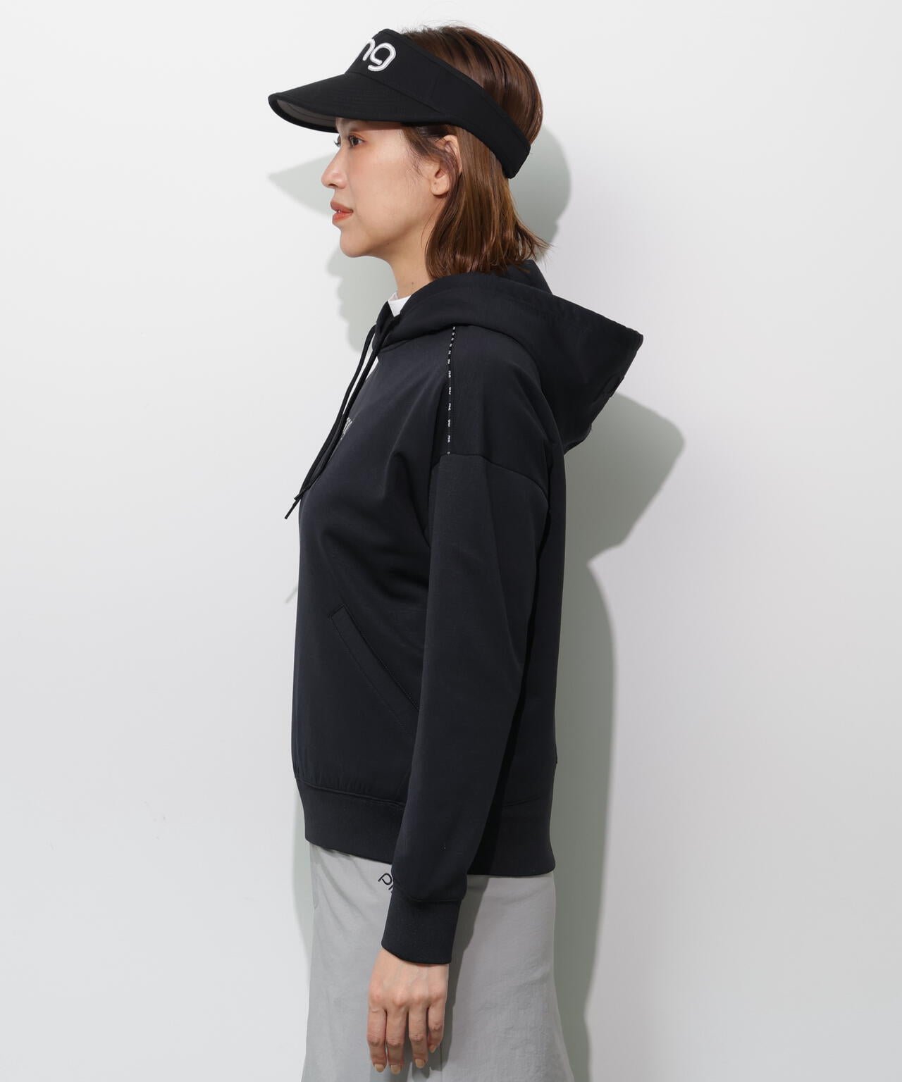 【PING APPAREL】エンボスロゴスウェットフーディプルオーバー ＜GOLD＞ (LADIES)