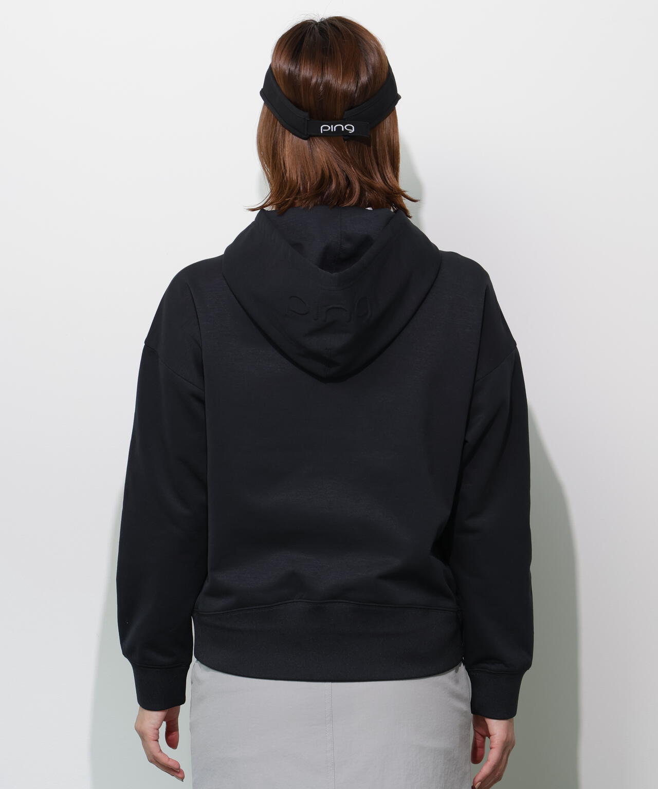 【PING APPAREL】エンボスロゴスウェットフーディプルオーバー ＜GOLD＞ (LADIES)