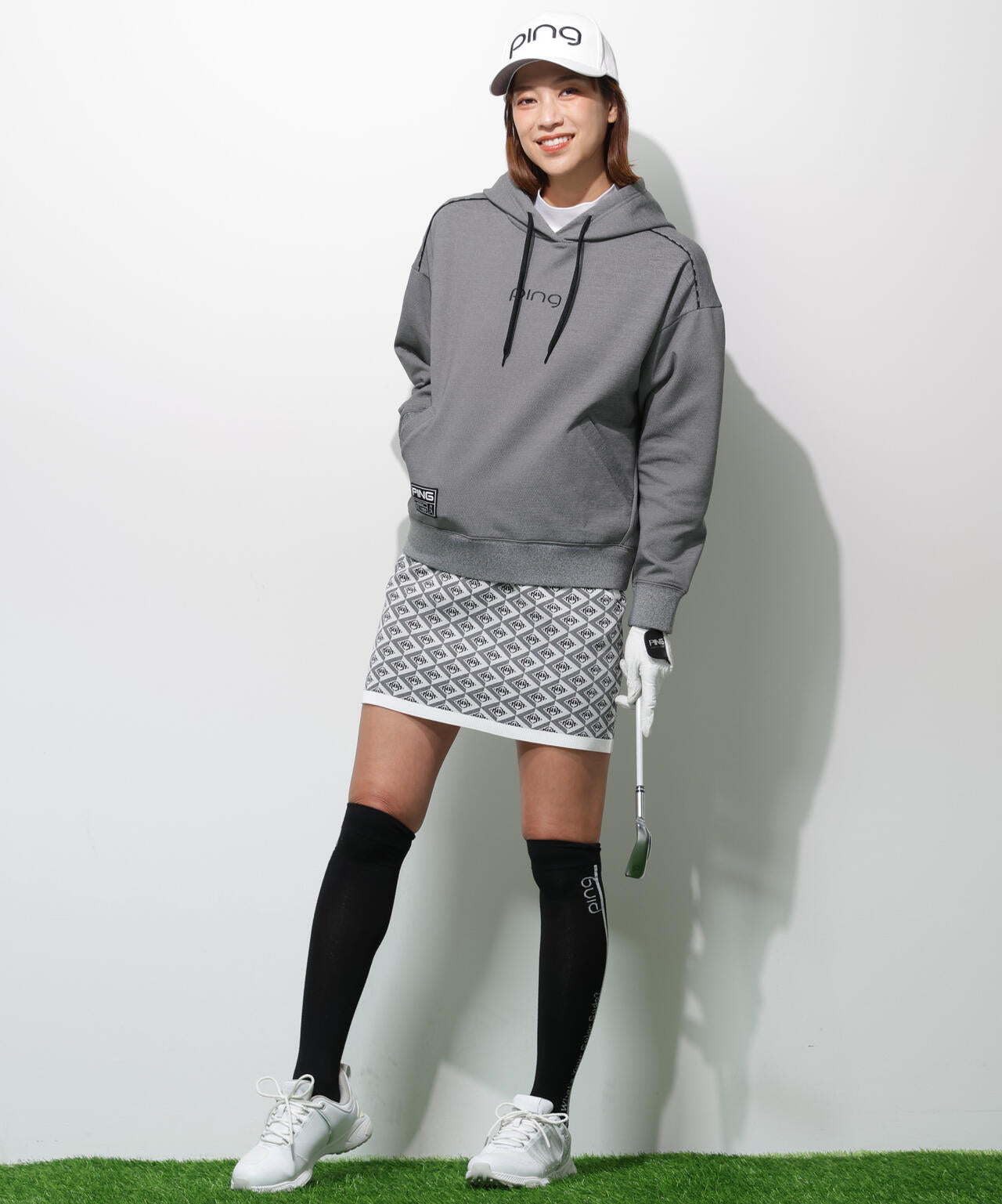 【PING APPAREL】エンボスロゴスウェットフーディプルオーバー ＜GOLD＞ (LADIES)
