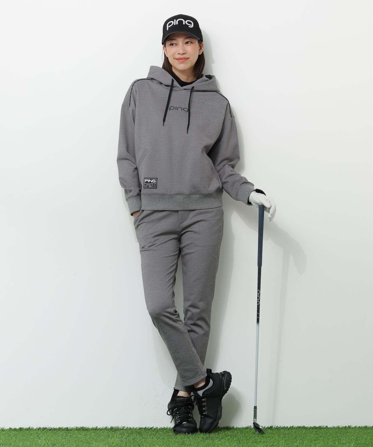 【PING APPAREL】エンボスロゴスウェットフーディプルオーバー ＜GOLD＞ (LADIES)