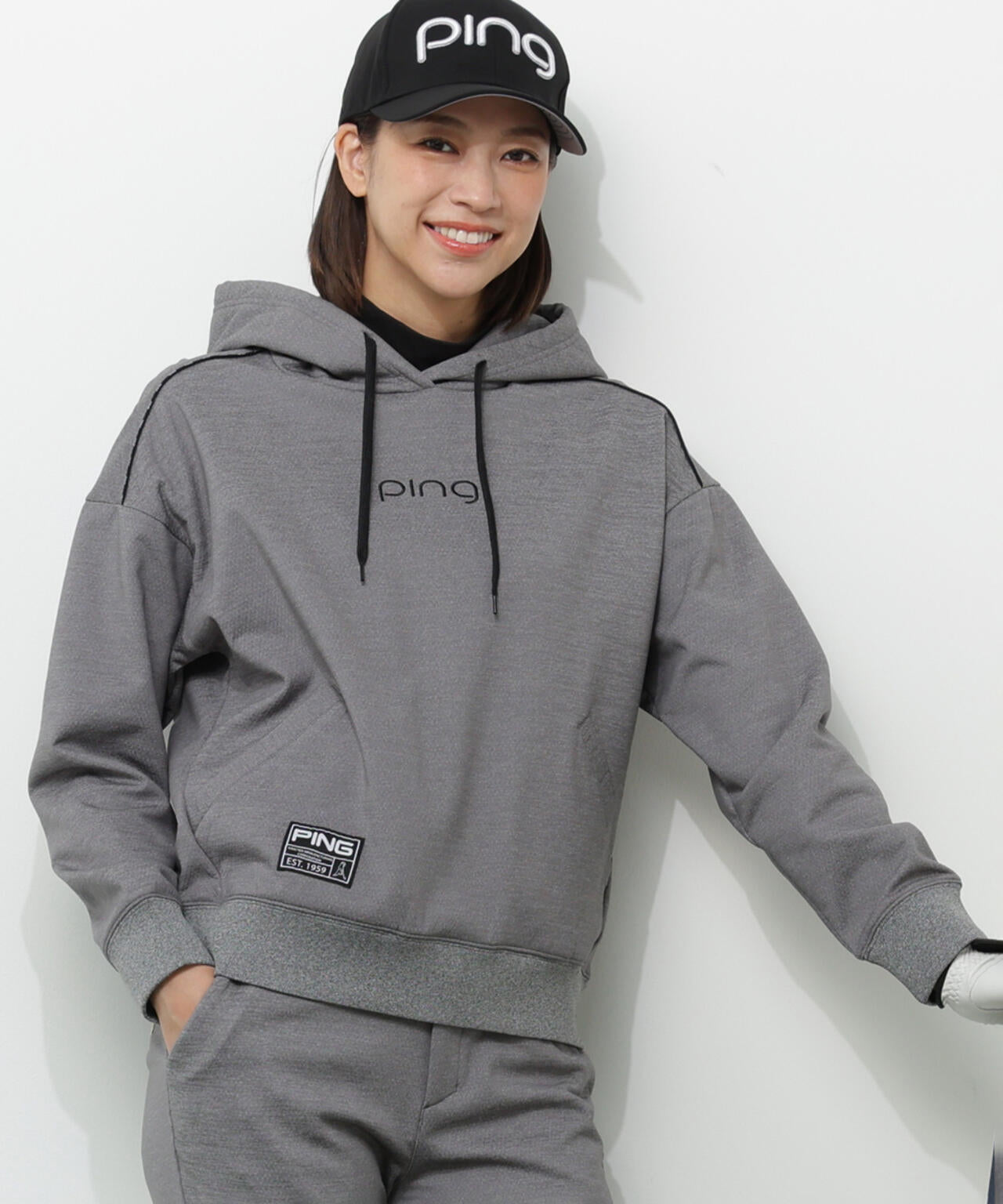 【PING APPAREL】エンボスロゴスウェットフーディプルオーバー ＜GOLD＞ (LADIES)