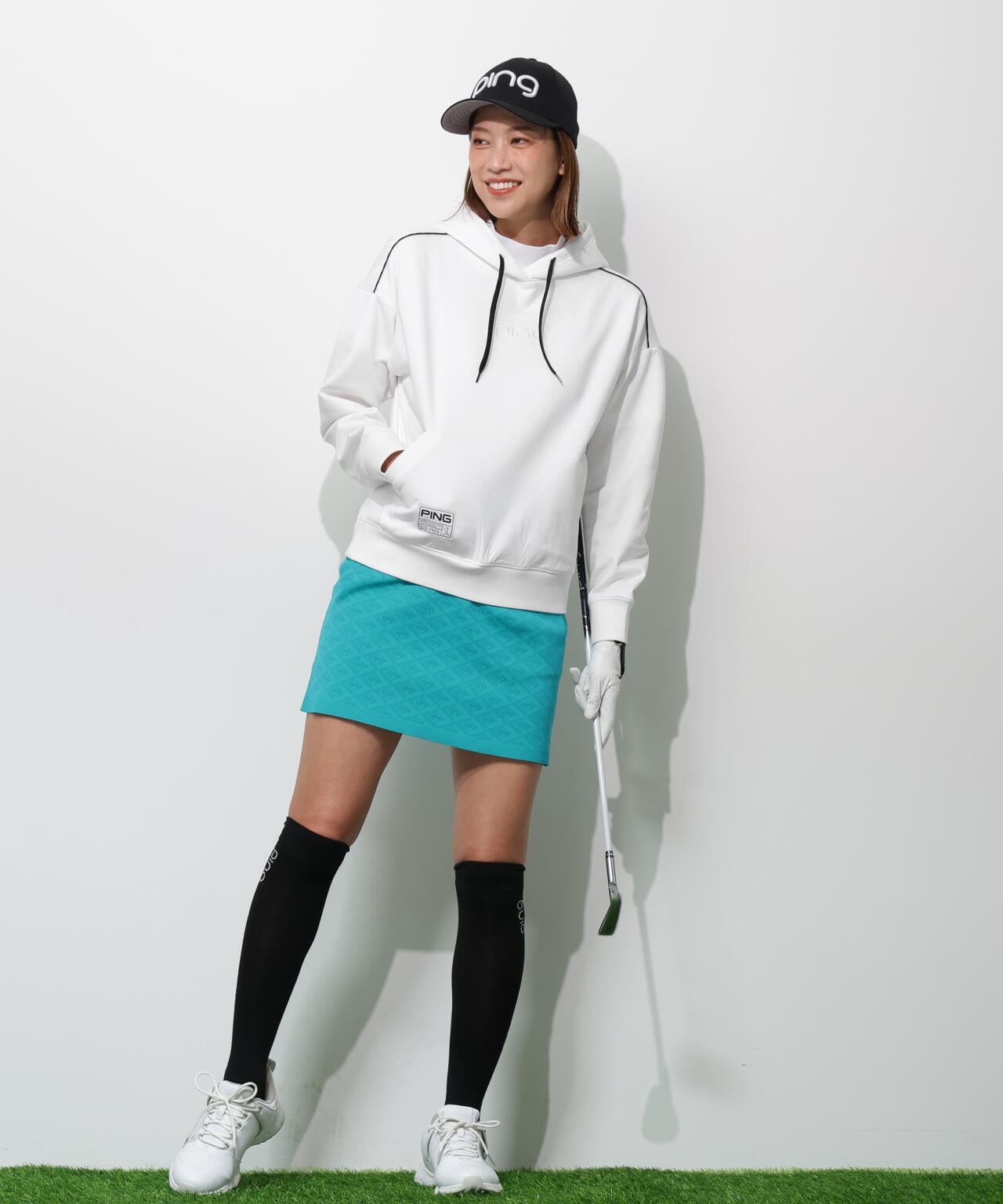 【PING APPAREL】エンボスロゴスウェットフーディプルオーバー ＜GOLD＞ (LADIES)