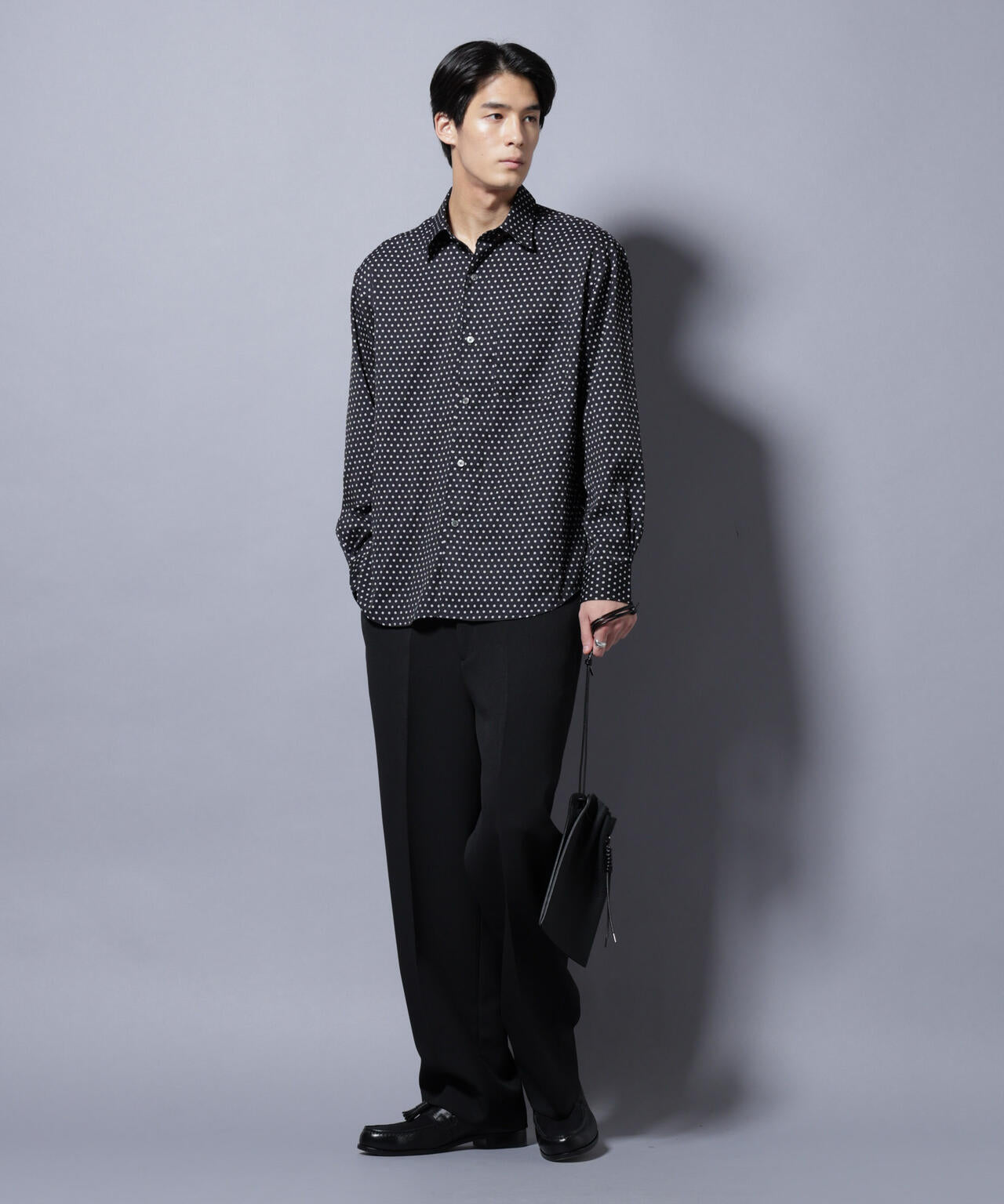 「EDITORIAL PRINT」シルキータッチシャツ