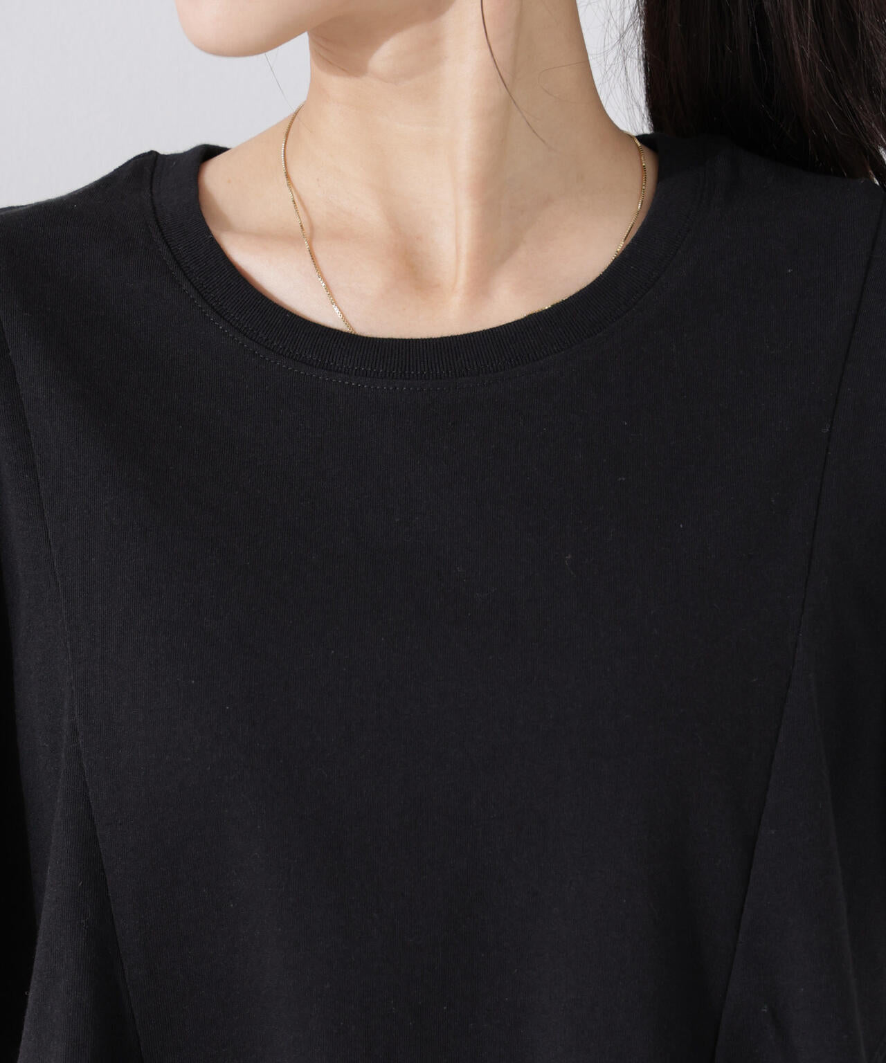 ラッフルデザインTシャツ