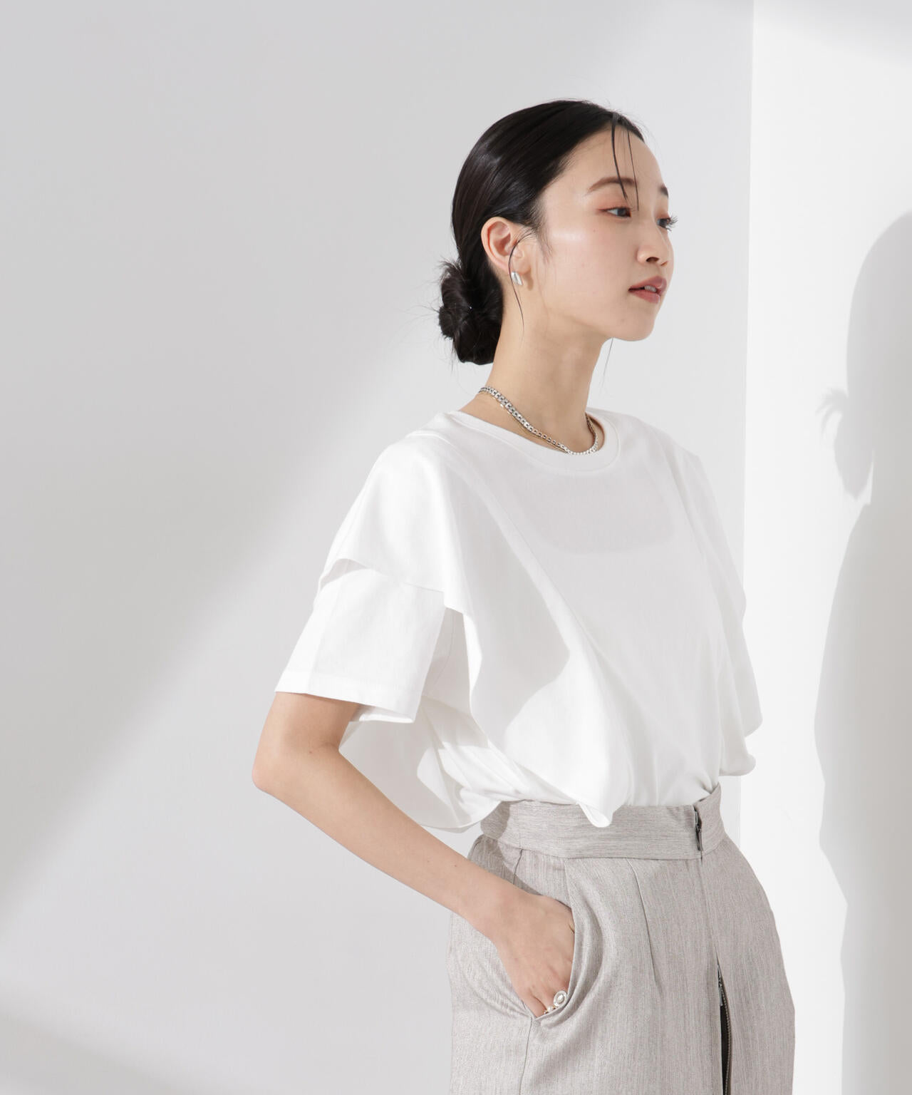 ラッフルデザインTシャツ