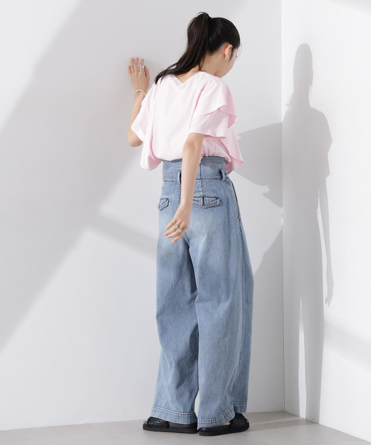 ラッフルデザインTシャツ