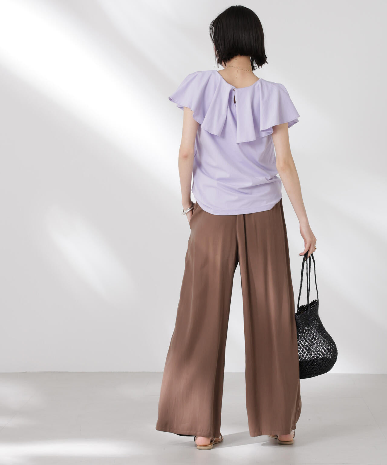 ラッフルカラーカットノースリーブトップス