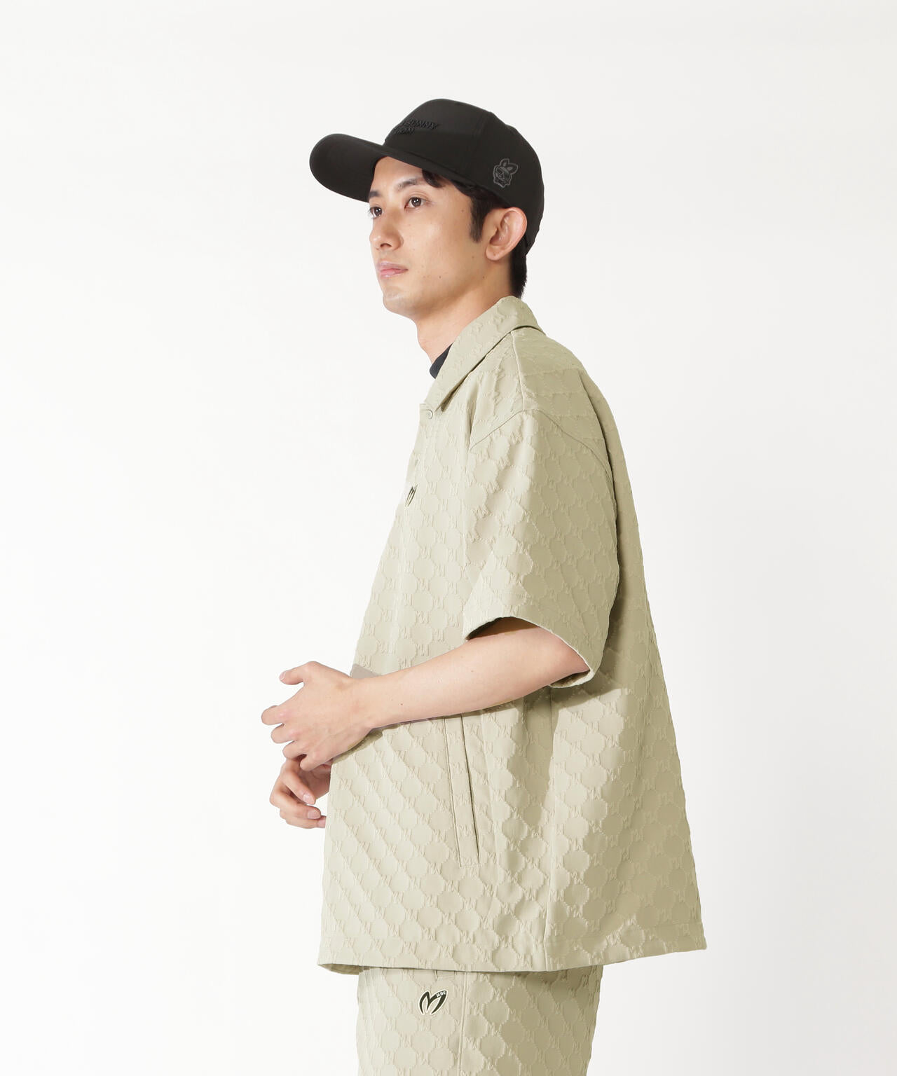 H:182cm/C:93/W:77/H:91 着用サイズ：5