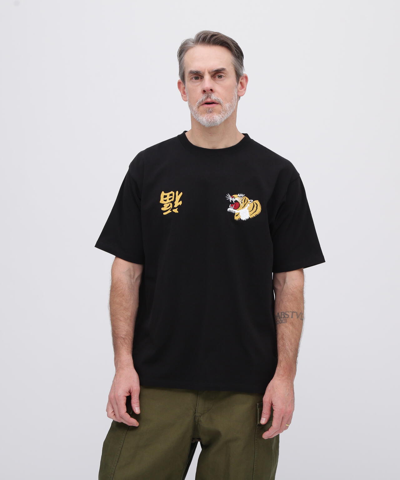 《WEB&DEPOT限定》VIETNAM EMBROIDERY T-SHIRT / ベトナム 刺繍 半袖Tシャツ / AVIREX /