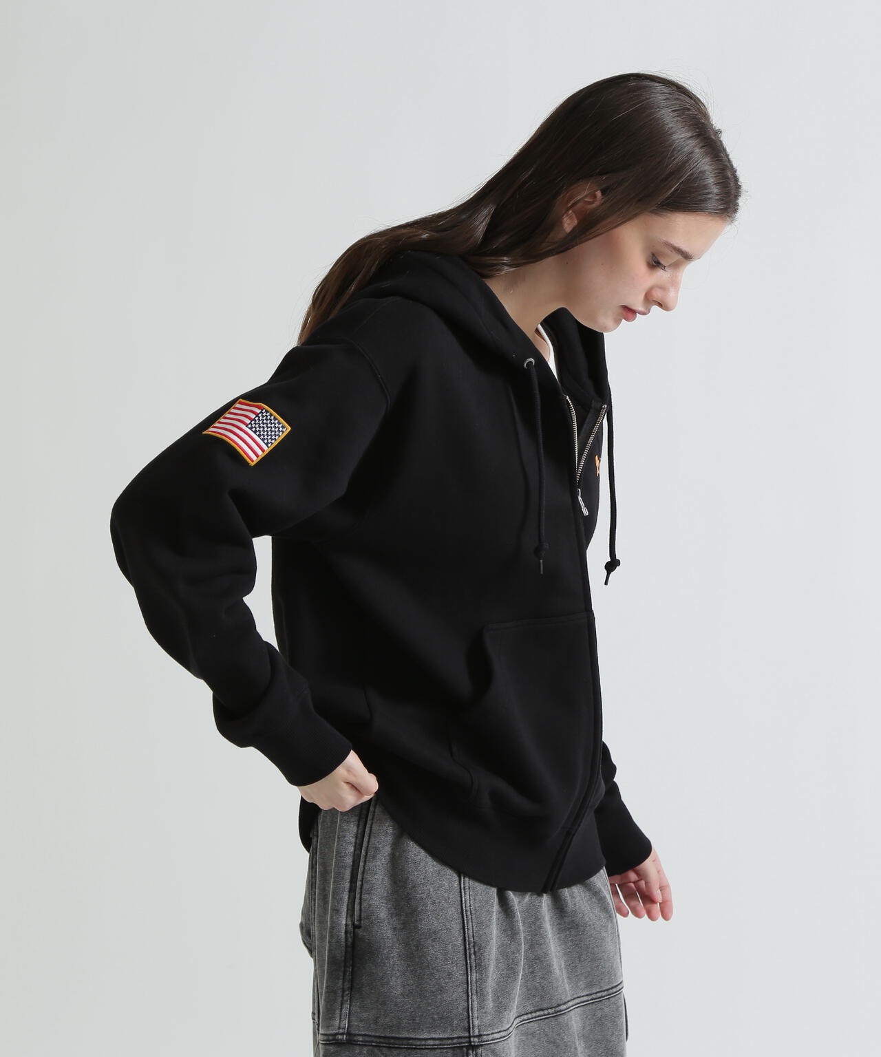 《WOMAN》SAGARA CIRCLE LOGO TOMCAT ZIP PARKA