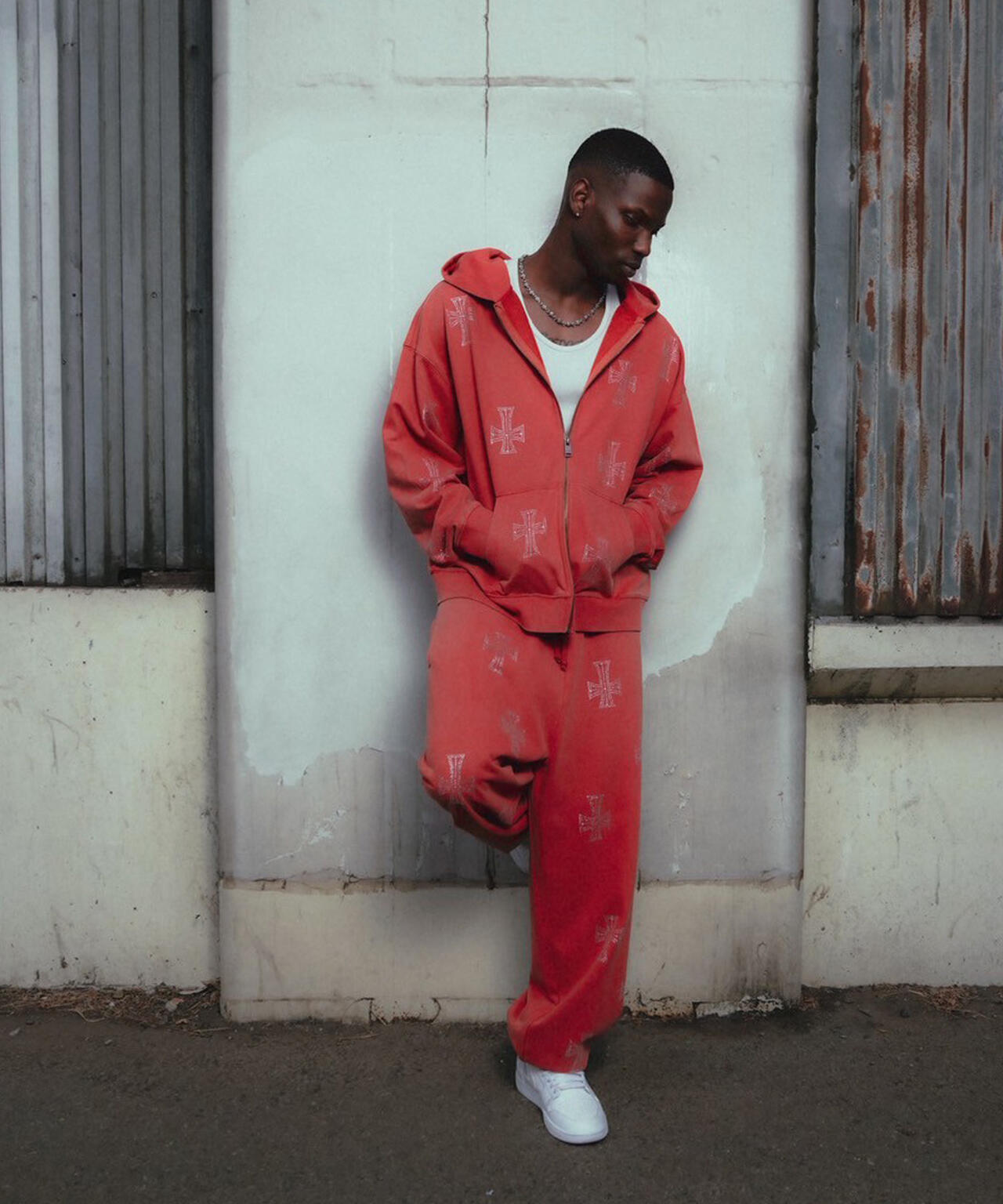 UNKNOWNLONDON/アンノウンロンドン/OUTLINE RHINESTONE SWEAT PANTS